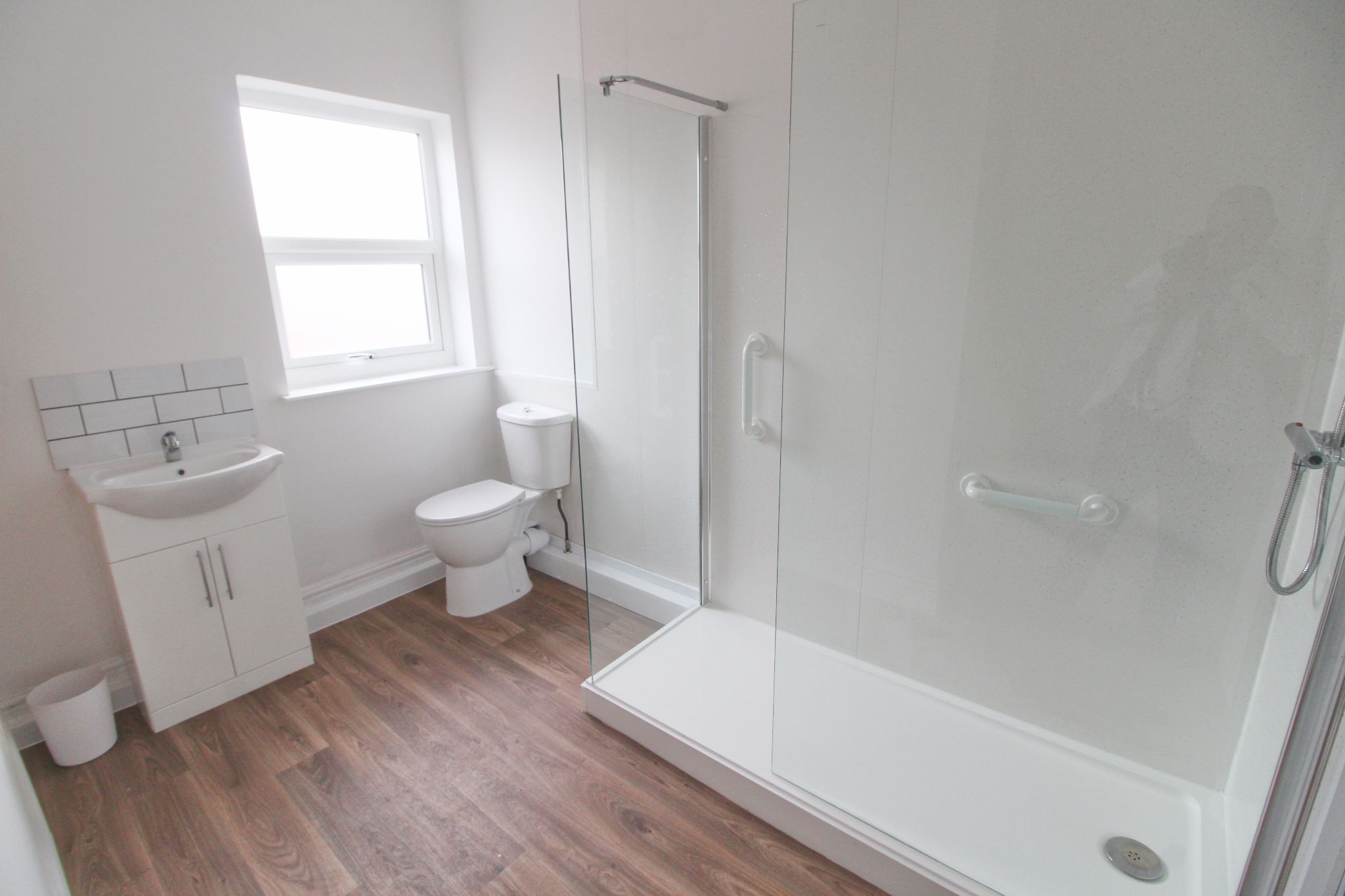 2 bedroom mid terraced house Let in Wigan - Photograph 13.