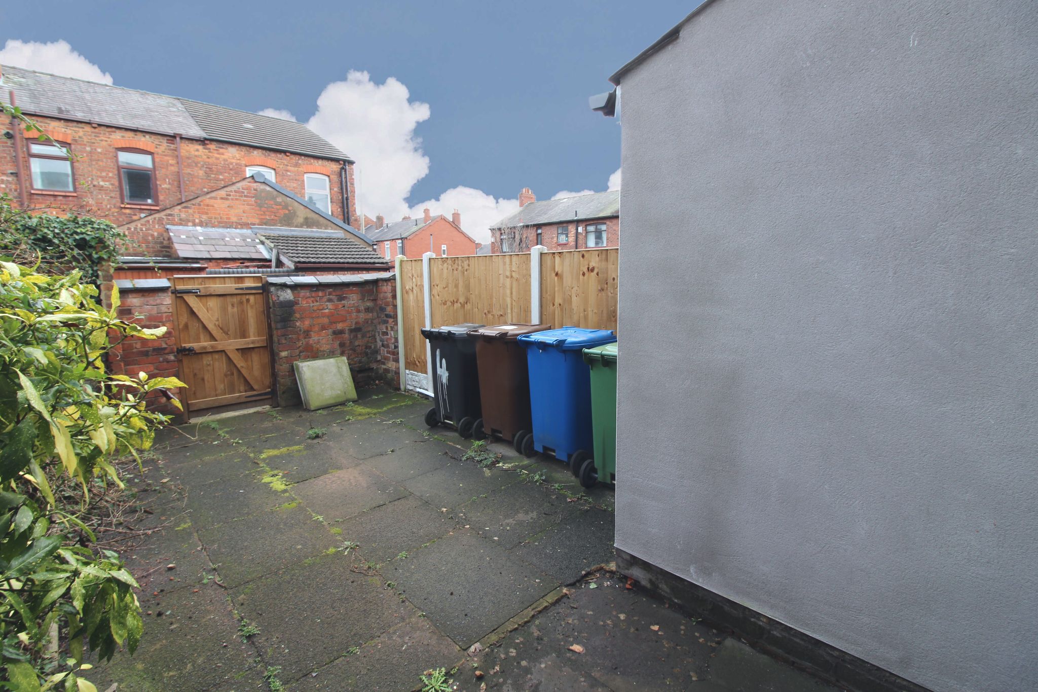 2 bedroom mid terraced house Let in Wigan - Photograph 15.