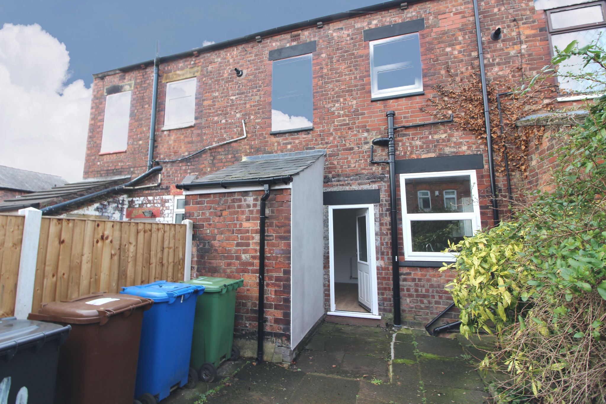 2 bedroom mid terraced house Let in Wigan - Photograph 16.