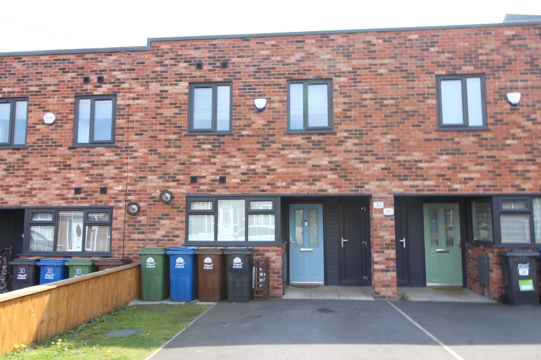 3 bedroom mews house For Sale in Wigan - Photograph 1.