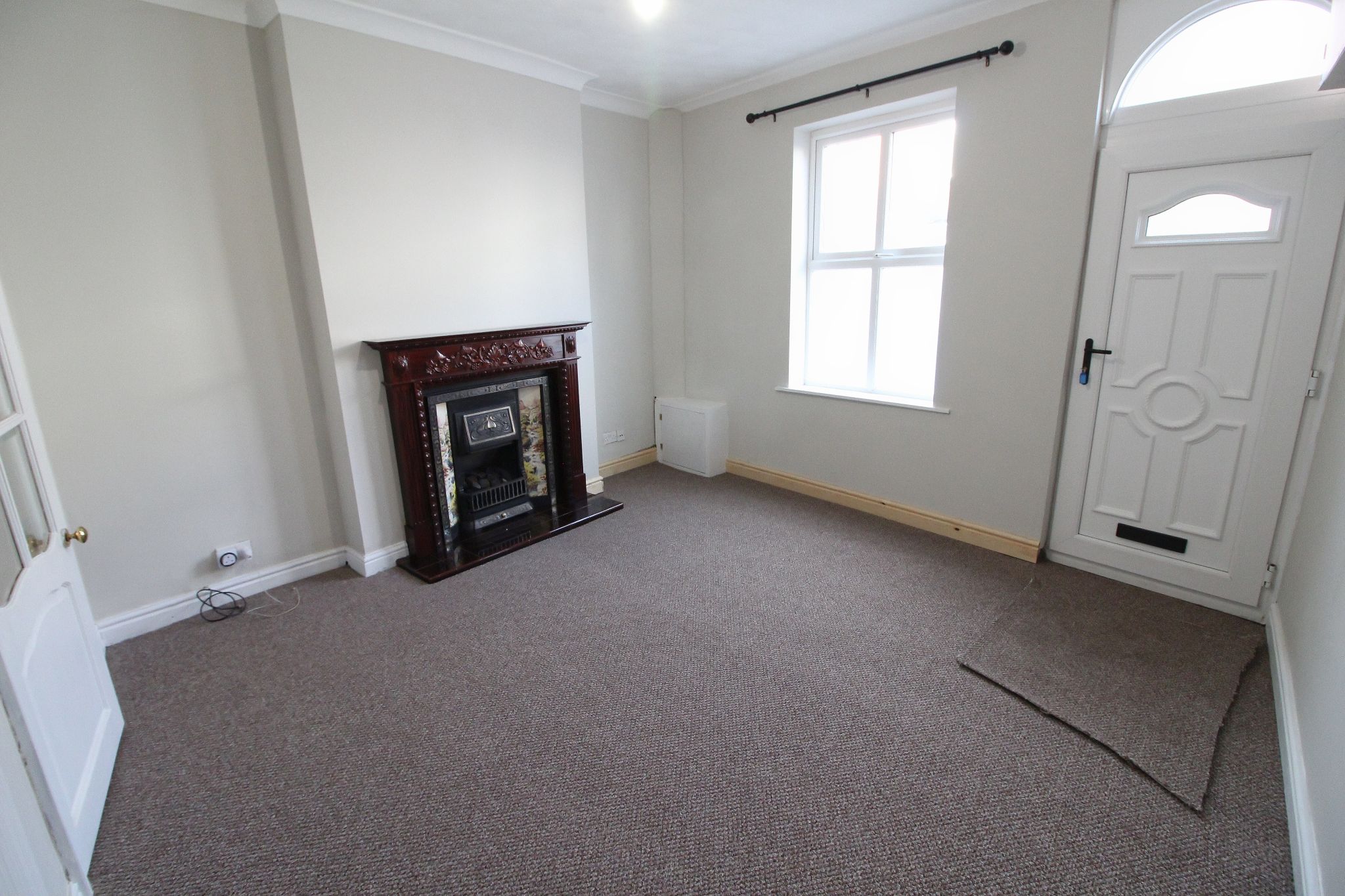 2 bedroom mid terraced house Let in Wigan - Photograph 3.