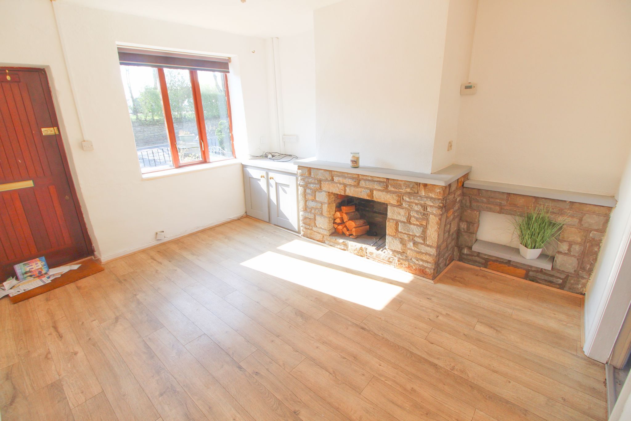 2 bedroom cottage house To Let in Wigan - Property photograph.