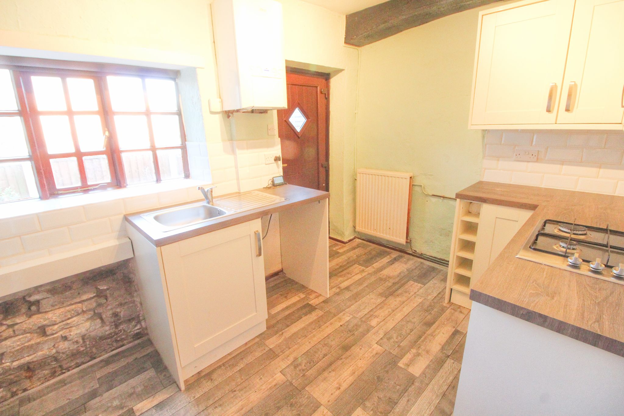 2 bedroom cottage house To Let in Wigan - Photograph 4.