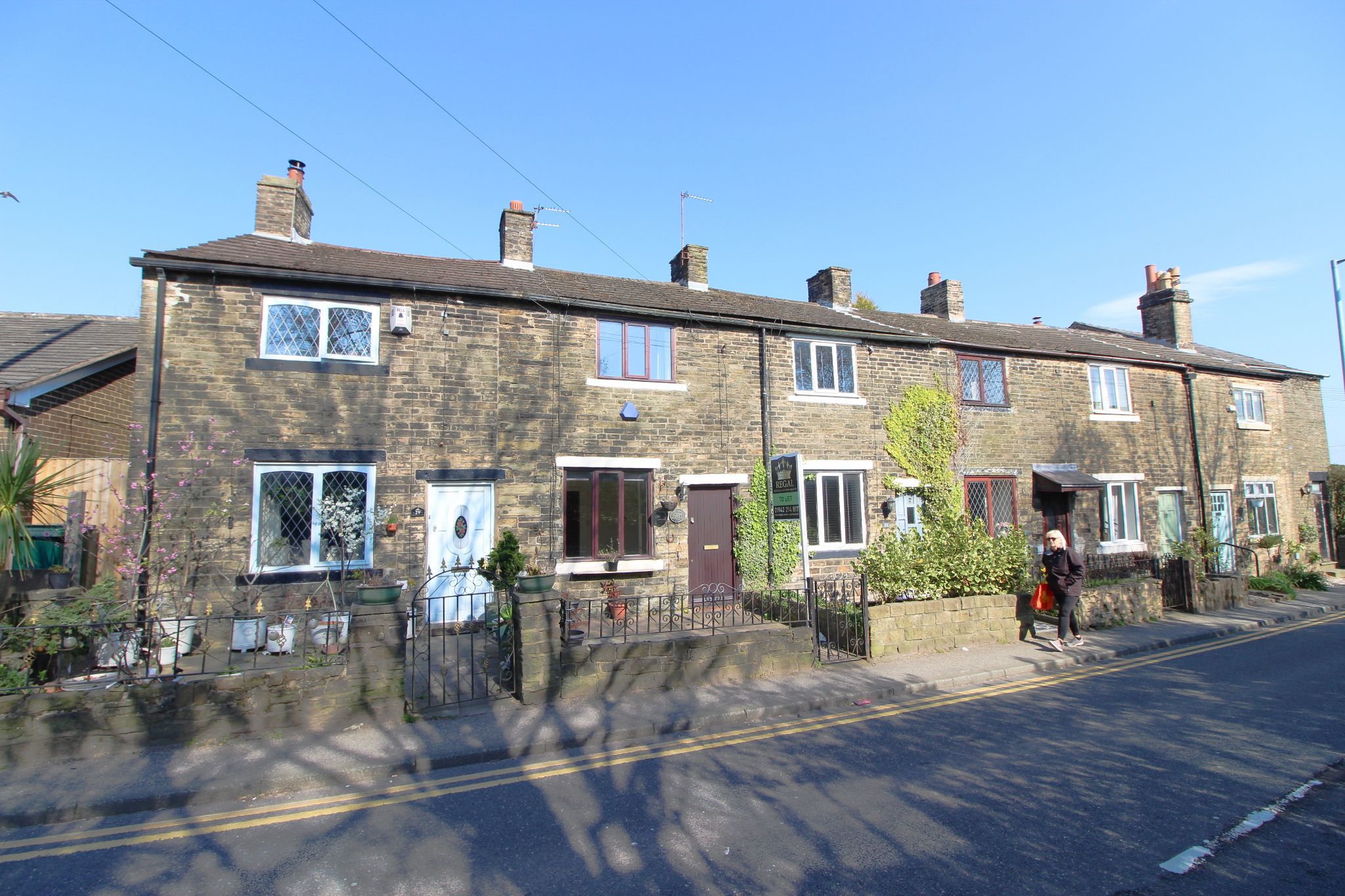 2 bedroom cottage house To Let in Wigan - Property photograph.