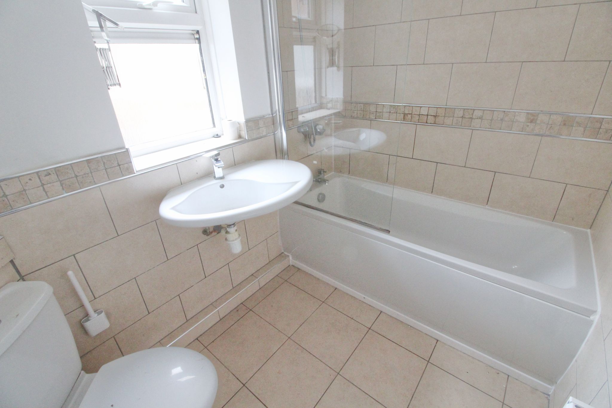 2 bedroom apartment flat/apartment Let in Skelmersdale - Photograph 8.