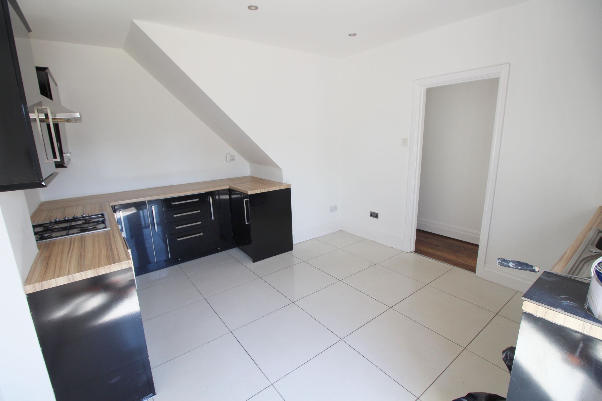 3 bedroom mid terraced house Let in Wigan - Photograph 7.