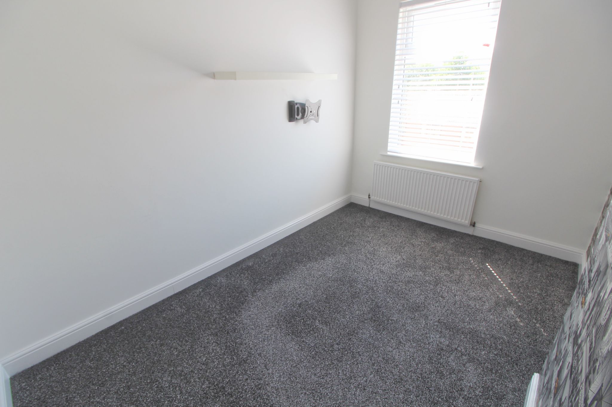 3 bedroom mid terraced house Let in Wigan - Photograph 11.