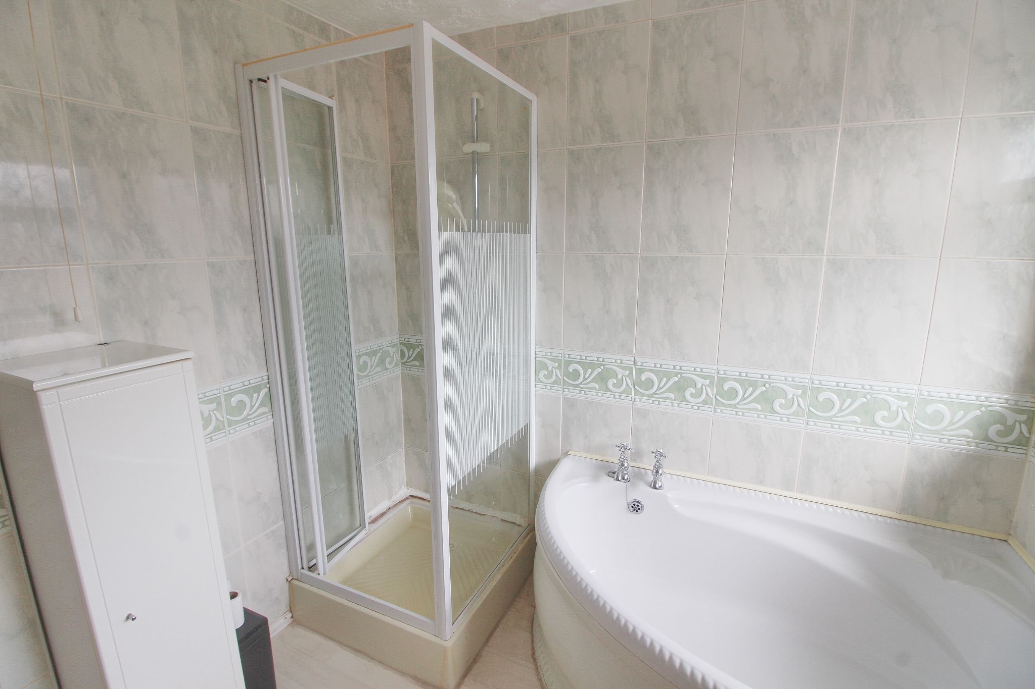 3 bedroom semi-detached house Let in Wigan - Photograph 15.