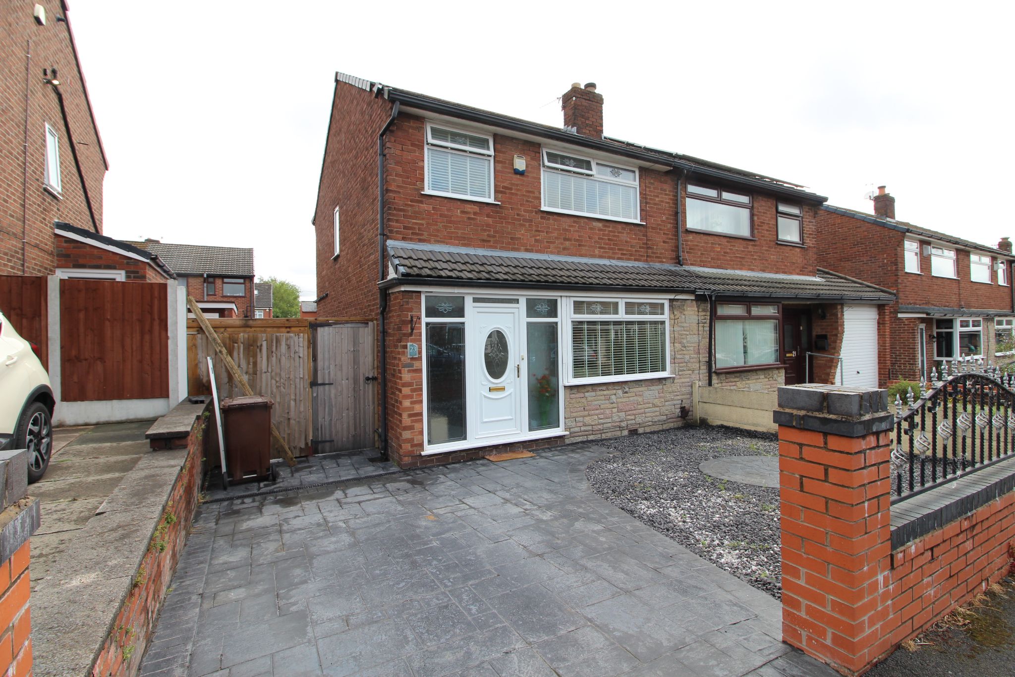 3 bedroom semi-detached house Let in Wigan - Photograph 1.