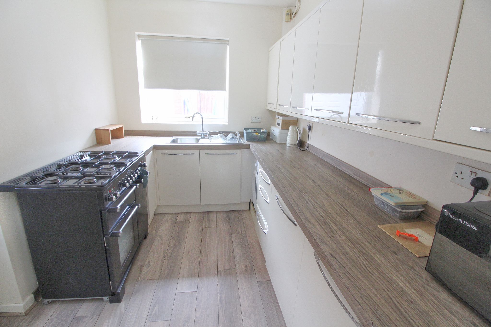 3 bedroom semi-detached house Let in Wigan - Photograph 8.
