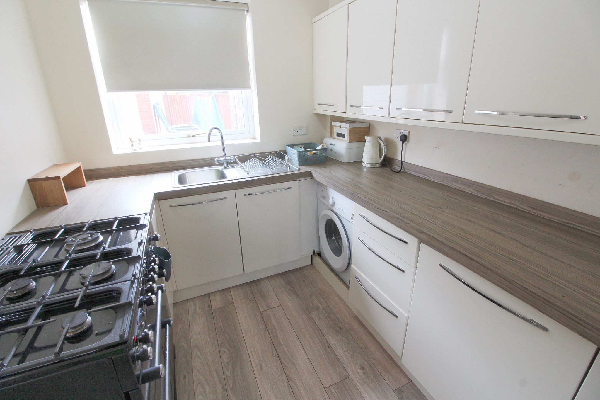3 bedroom semi-detached house Let in Wigan - Photograph 9.