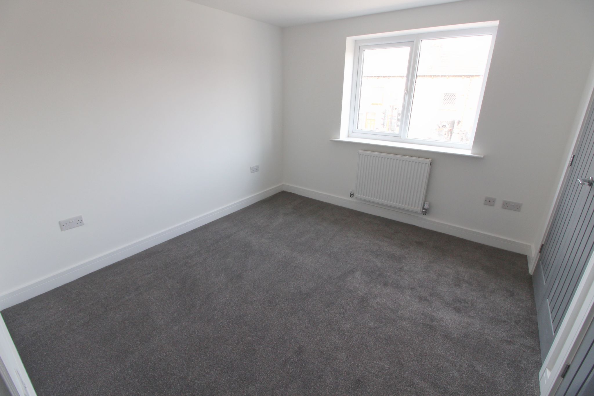 1 bedroom ground floor flat/apartment Let in Wigan - Photograph 10.