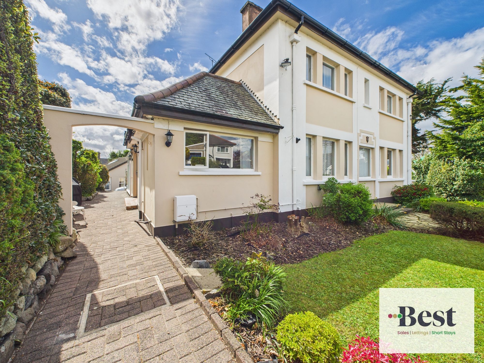 5 bedroom detached house For Sale in Larne - Photograph 3.