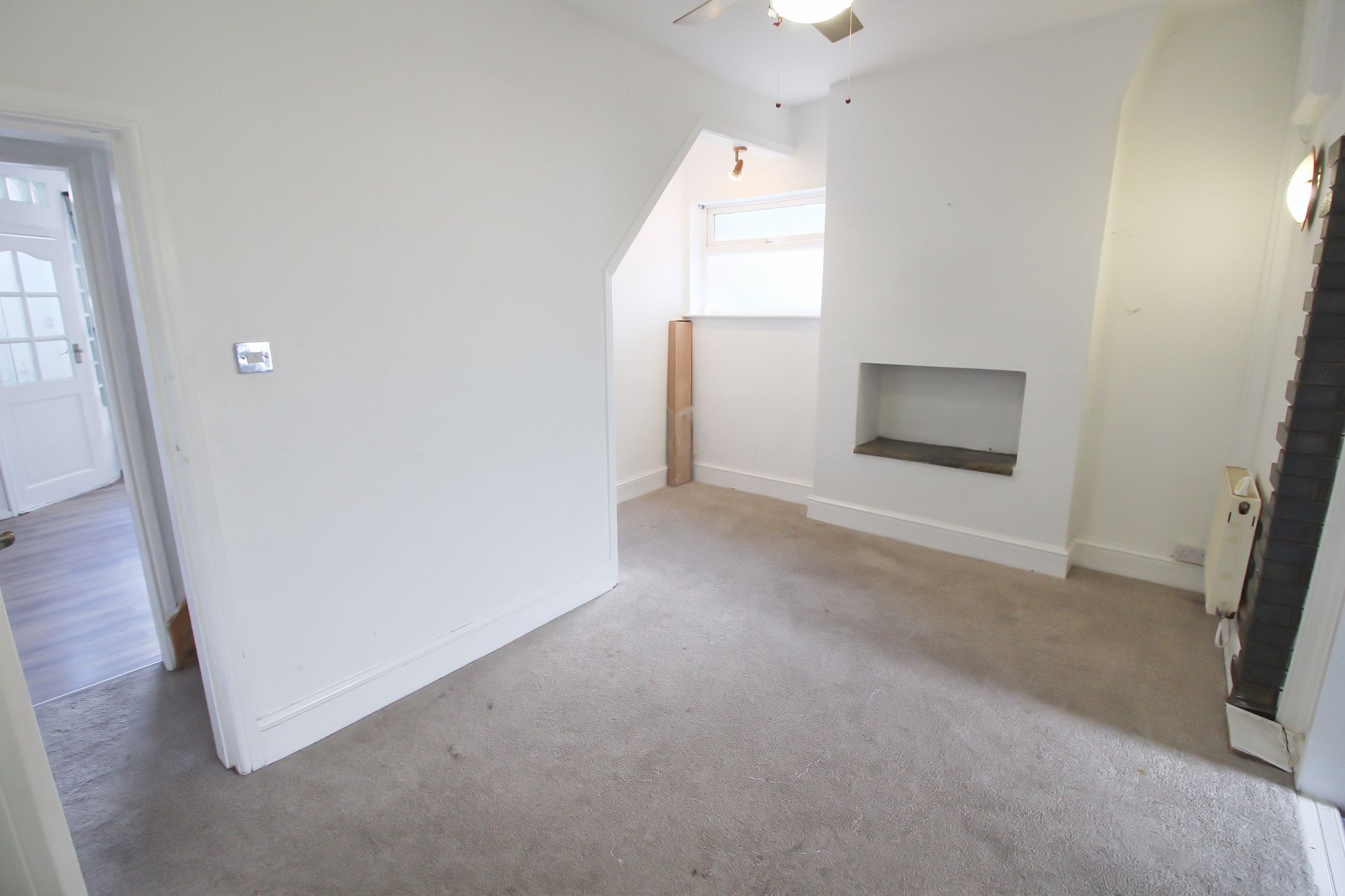 2 bedroom end terraced house Let in Wigan - Photograph 5.