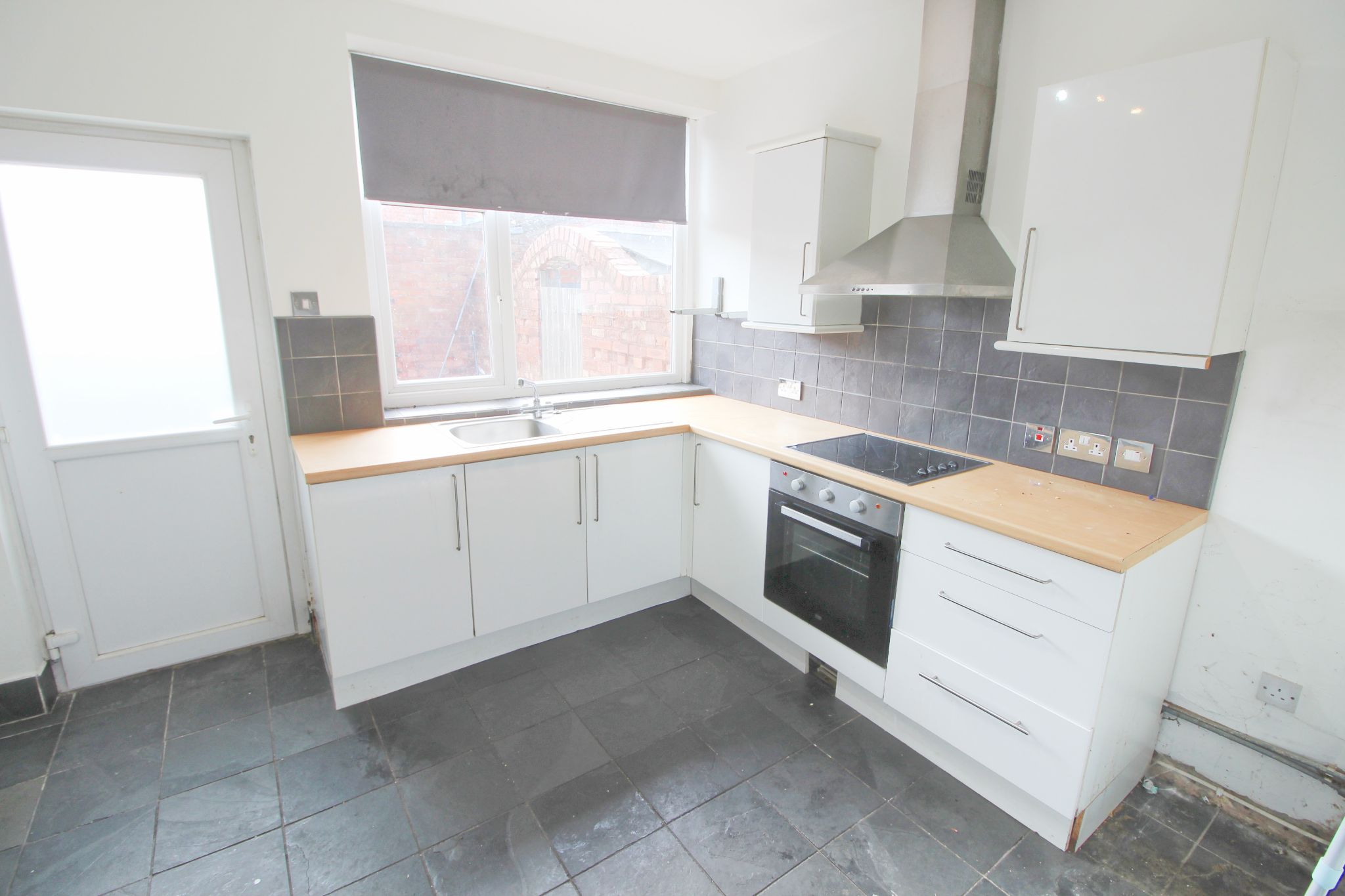 2 bedroom end terraced house Let in Wigan - Photograph 6.