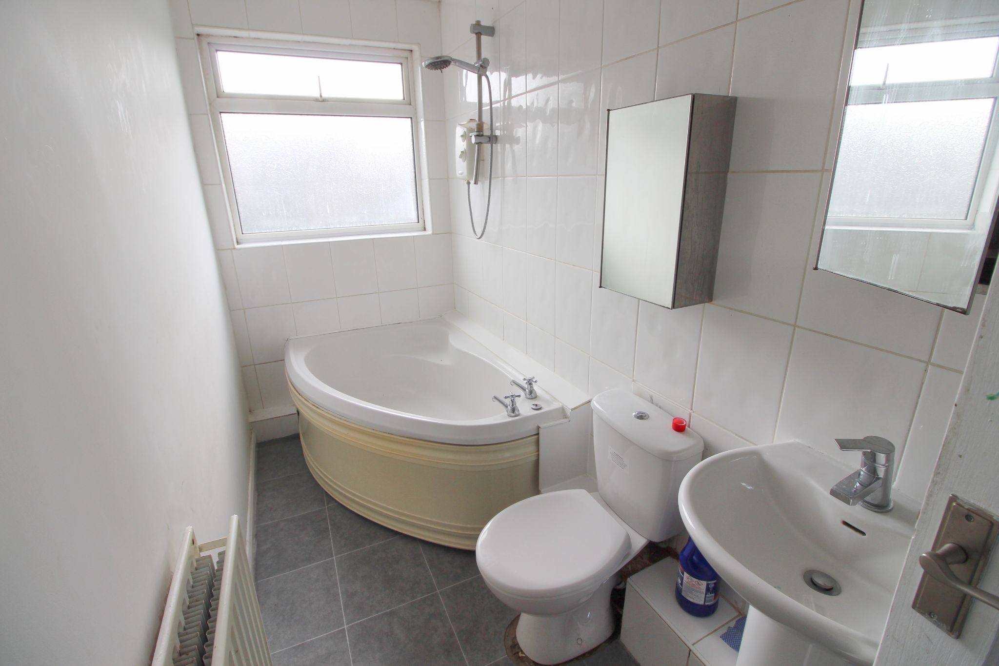 2 bedroom end terraced house Let in Wigan - Photograph 10.