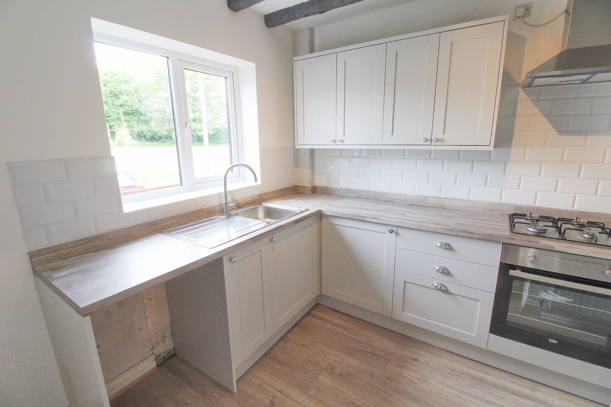 3 bedroom detached house Let in Wigan - Photograph 6.