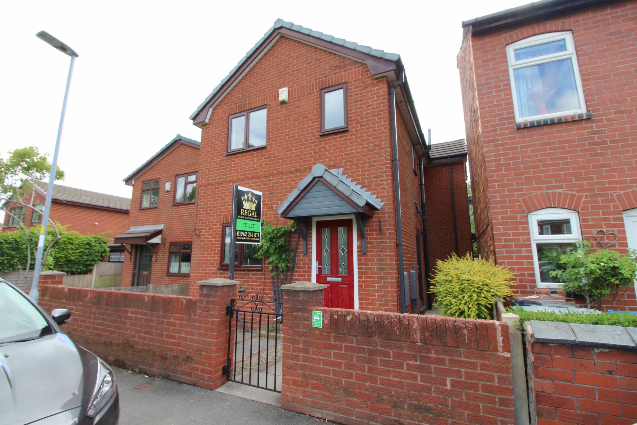 3 bedroom detached house Let in Wigan - Photograph 1.