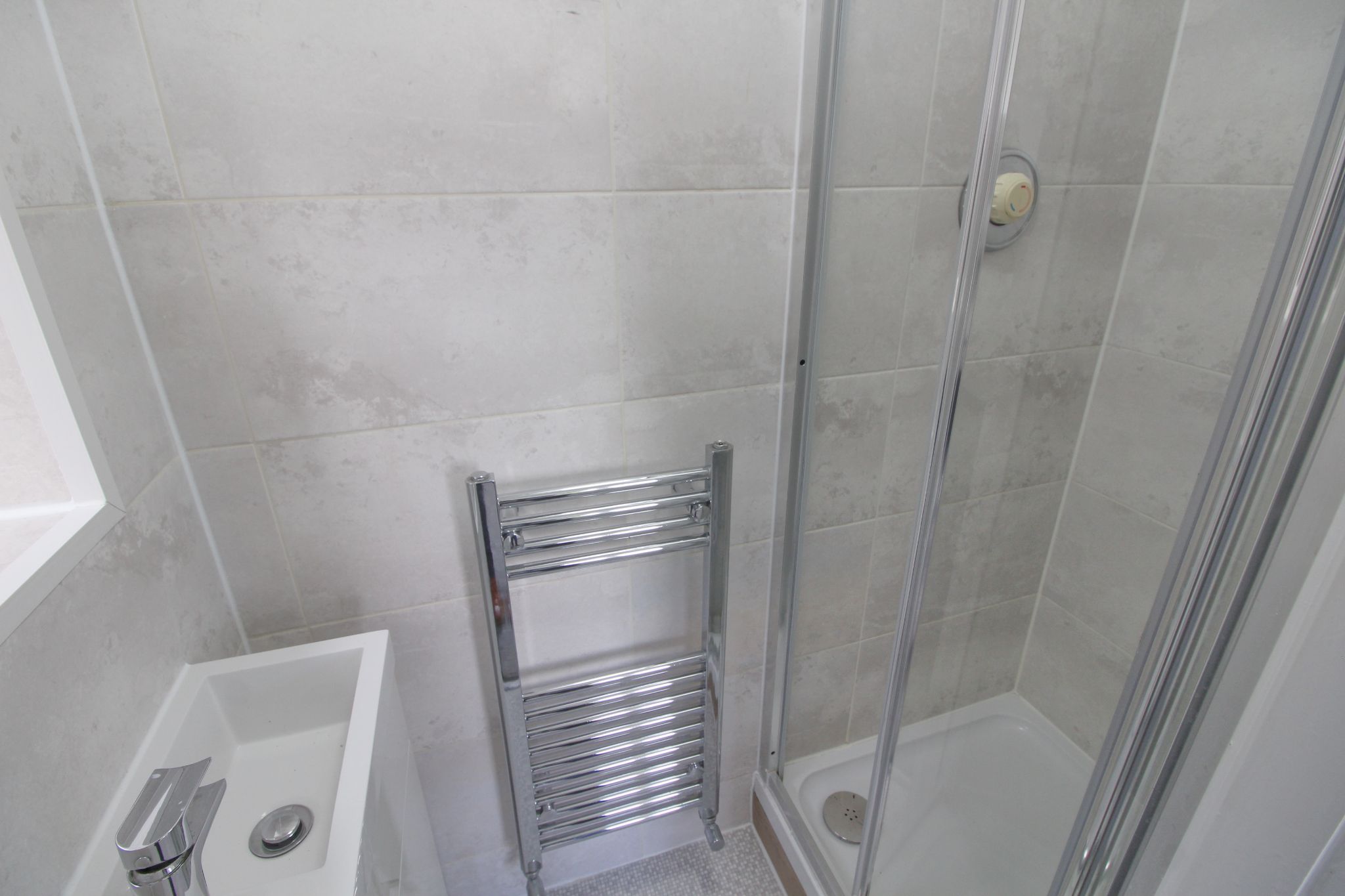 3 bedroom detached house Let in Wigan - Photograph 10.