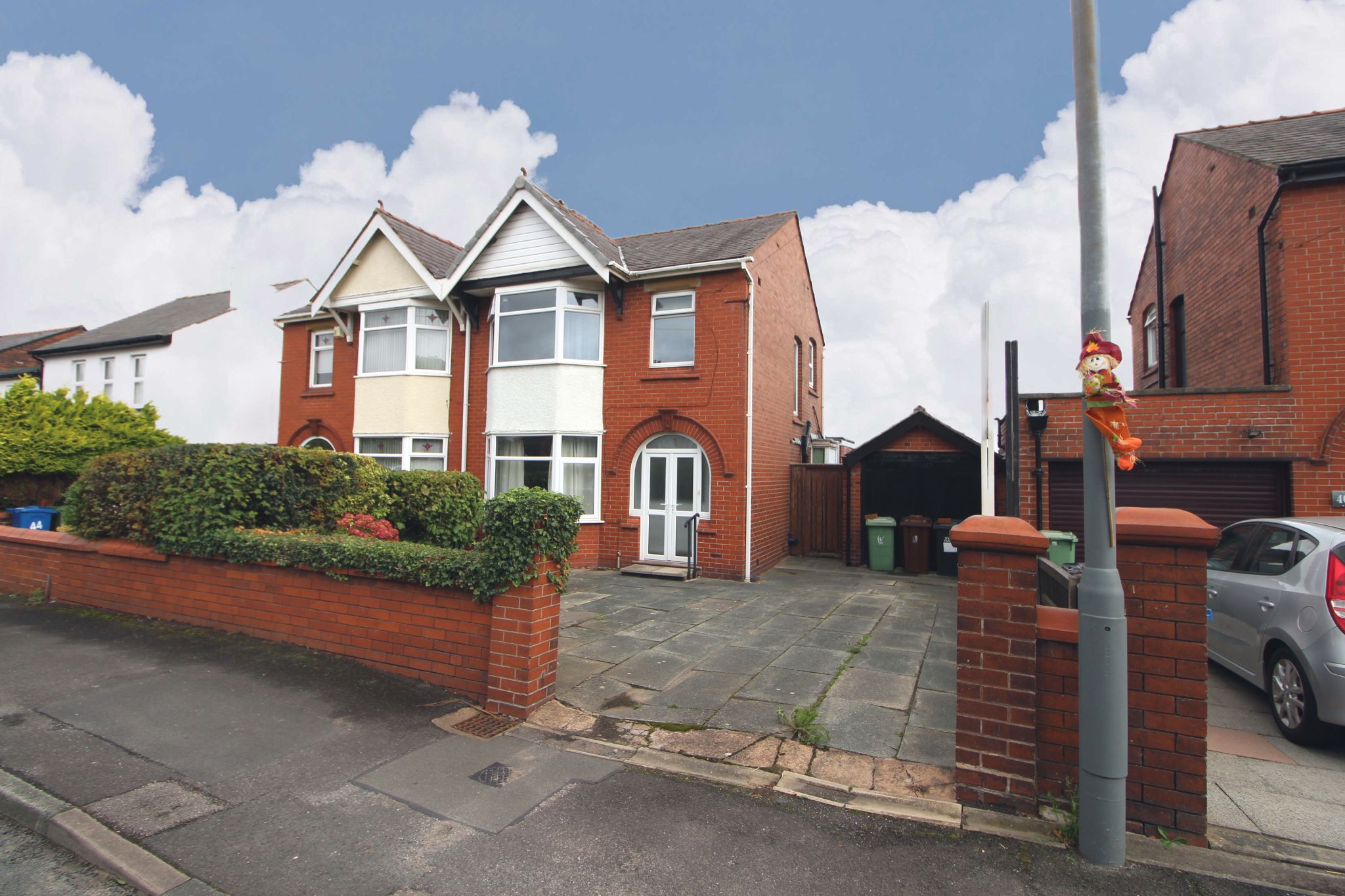 3 bedroom semi-detached house For Sale in Wigan - Property photograph.