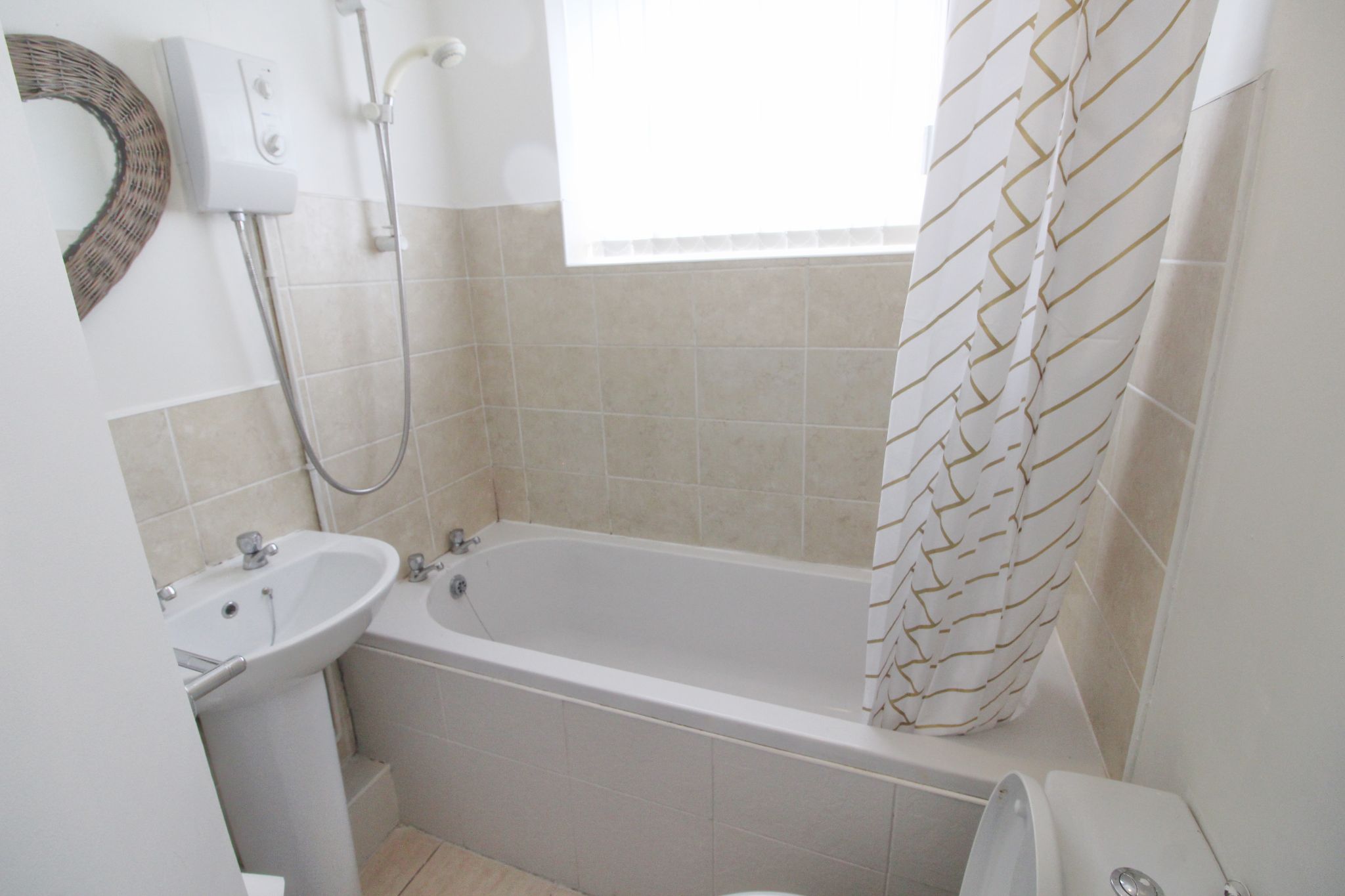 2 bedroom mid terraced house Let in Wigan - Photograph 9.