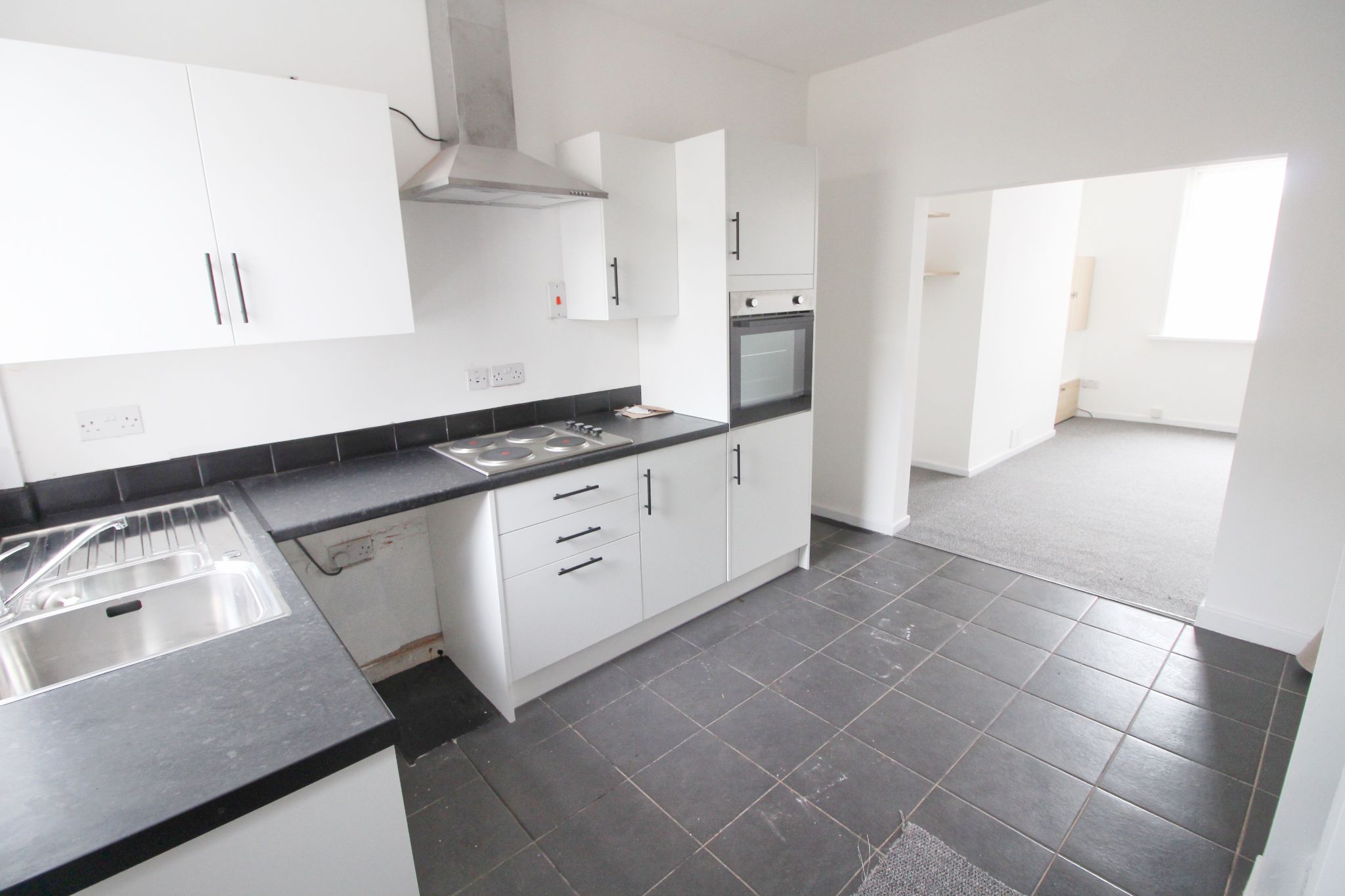2 bedroom mid terraced house Let in Wigan - Photograph 5.