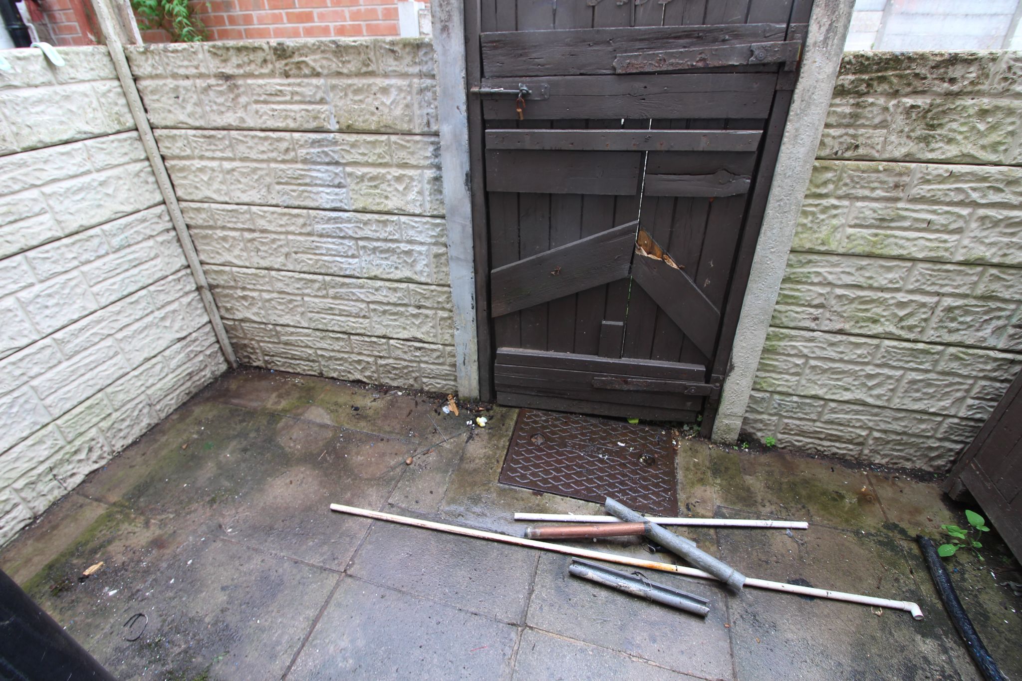 2 bedroom mid terraced house Let in Wigan - Photograph 10.