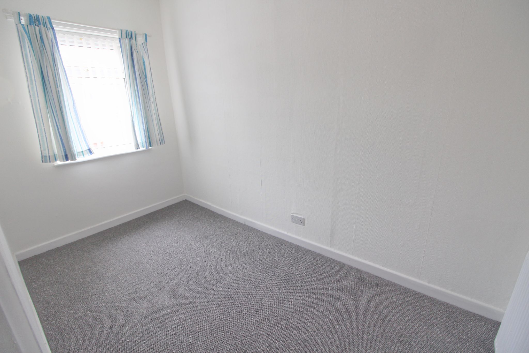 2 bedroom mid terraced house Let in Wigan - Bedroom 2.