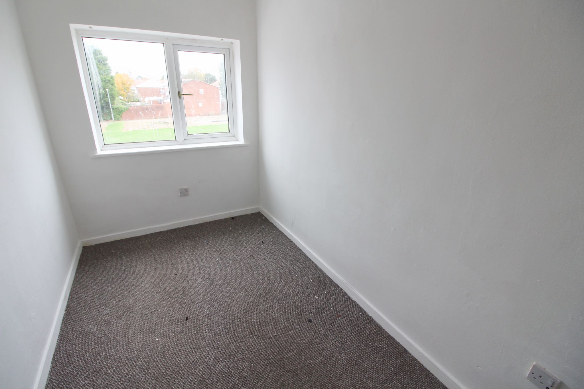 3 bedroom mid terraced house Let in Skelmersdale - Photograph 11.