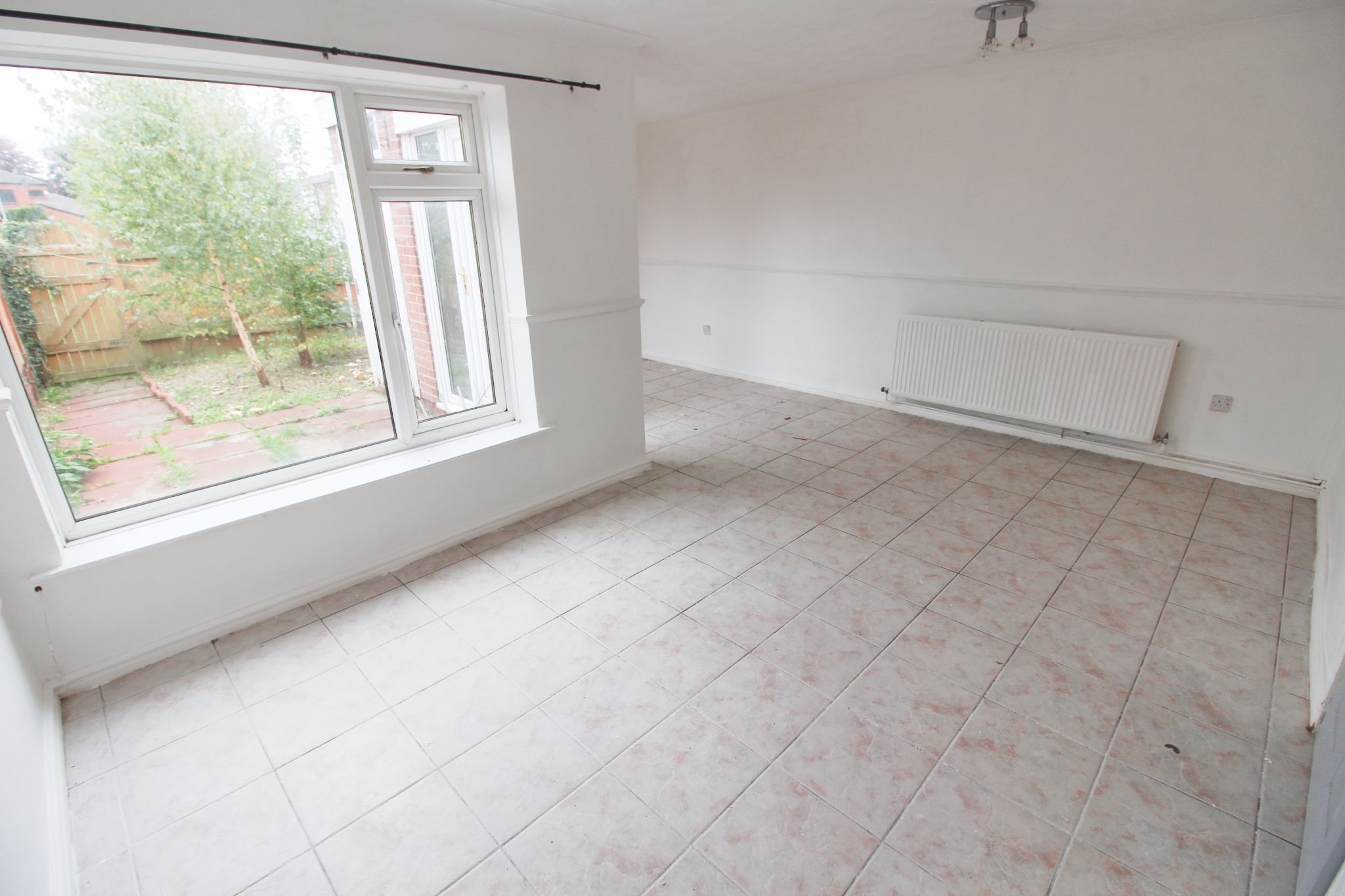 3 bedroom mid terraced house Let in Skelmersdale - Photograph 6.