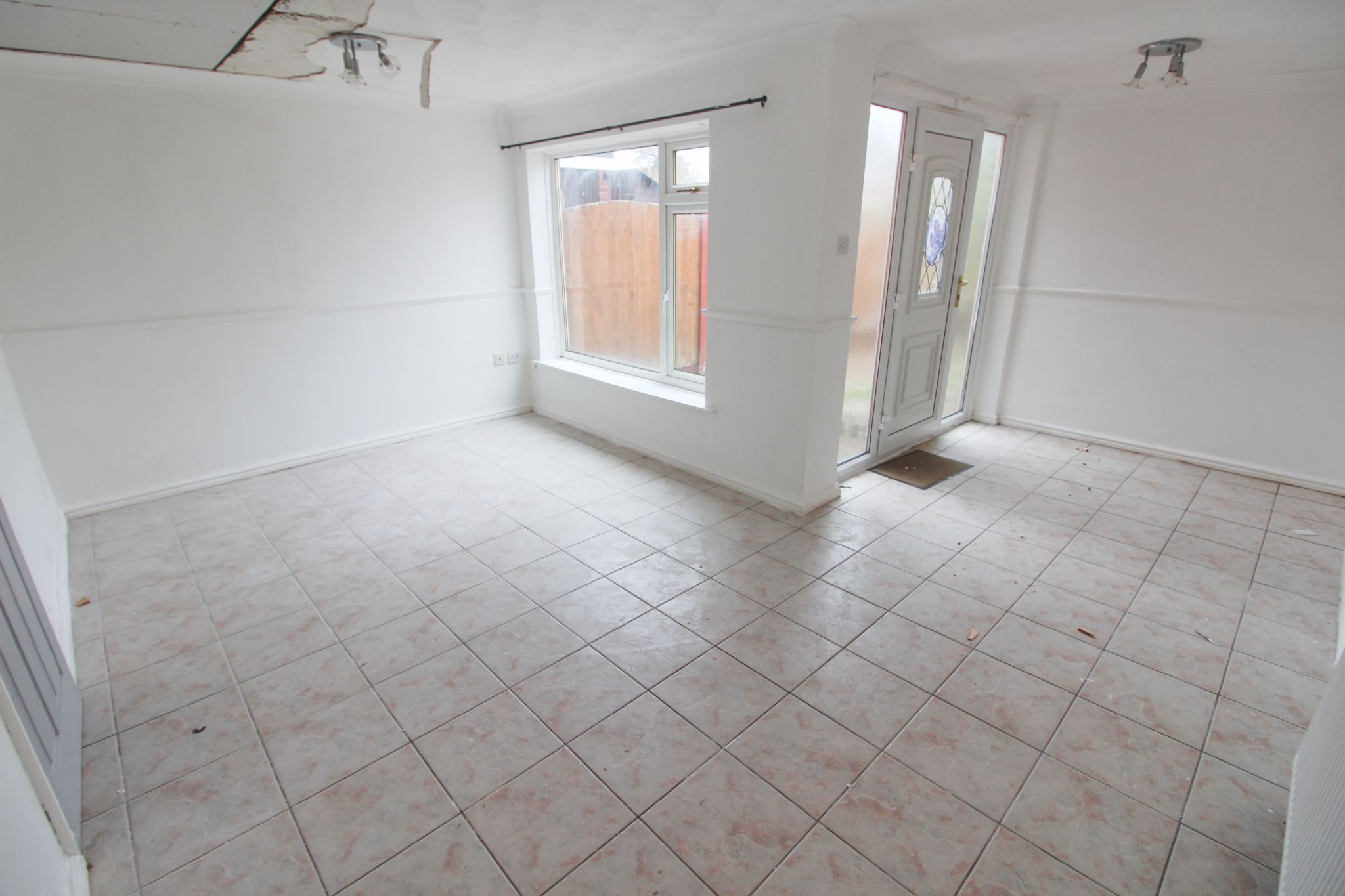 3 bedroom mid terraced house Let in Skelmersdale - Photograph 7.