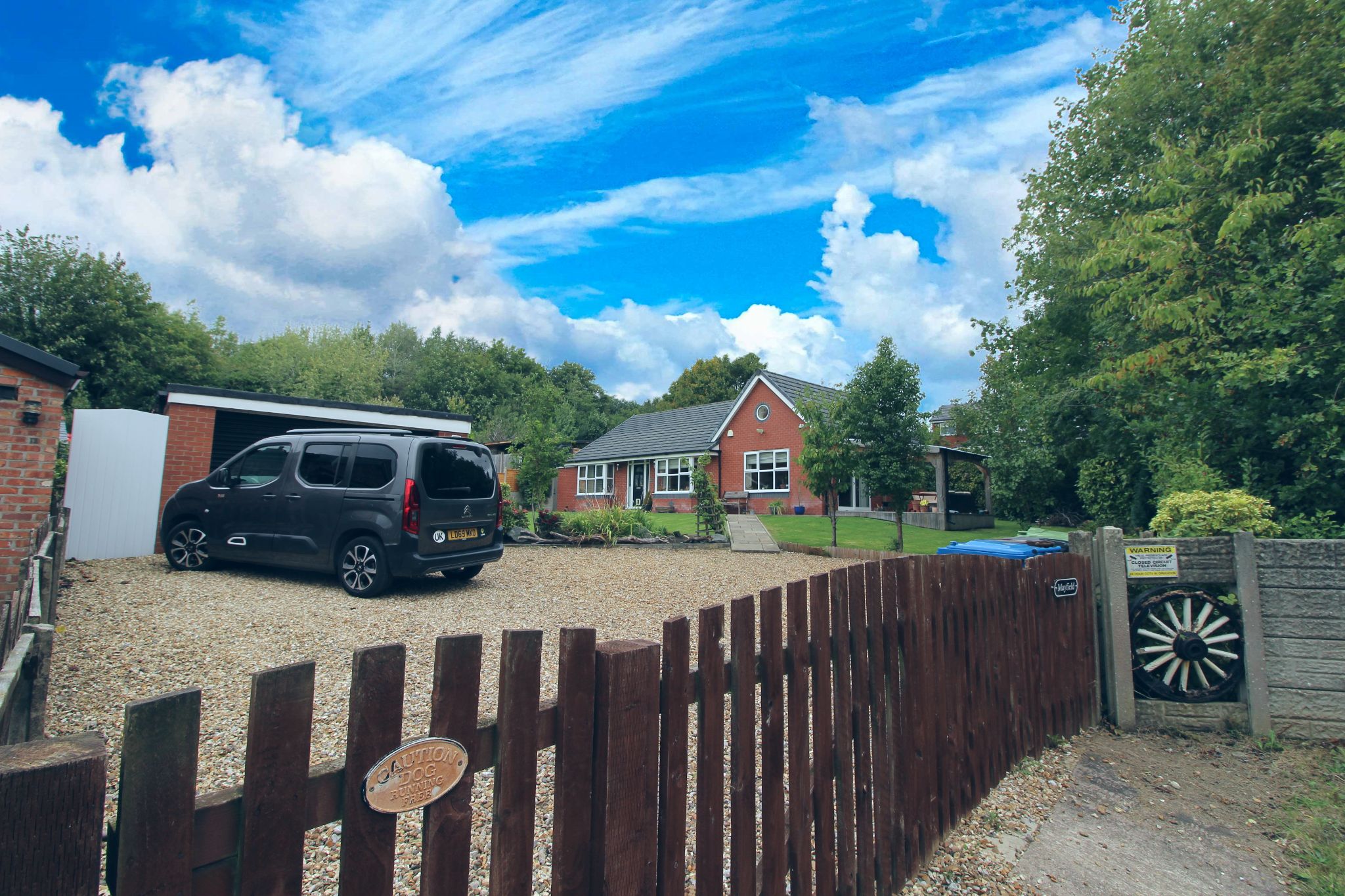 3 bedroom detached bungalow Let in Wigan - Photograph 27.