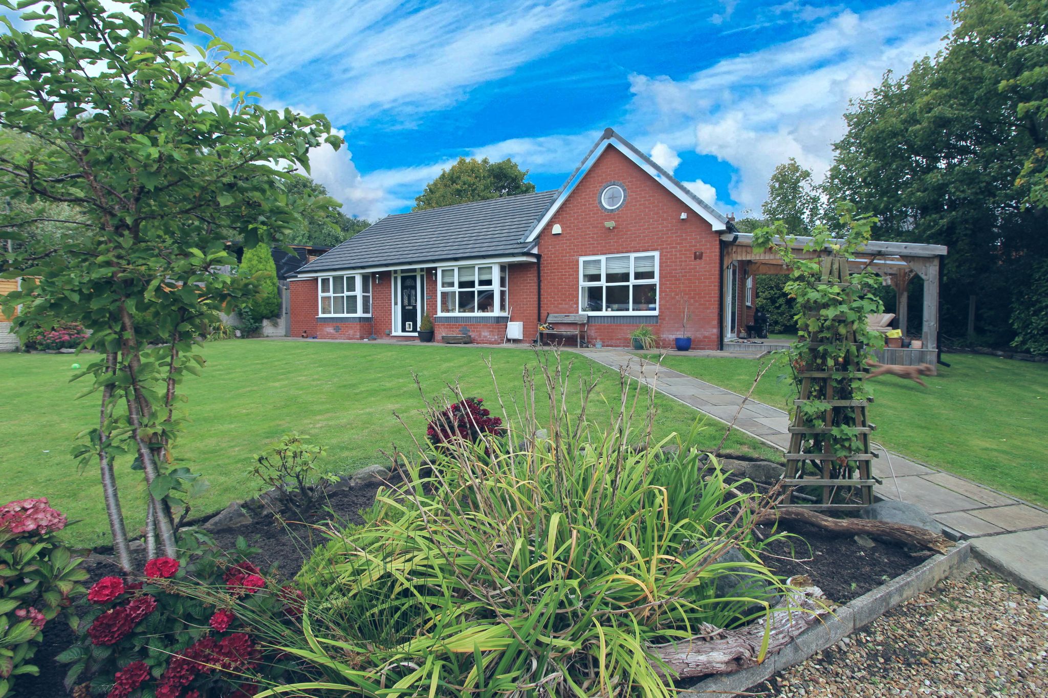 3 bedroom detached bungalow Let in Wigan - Photograph 25.