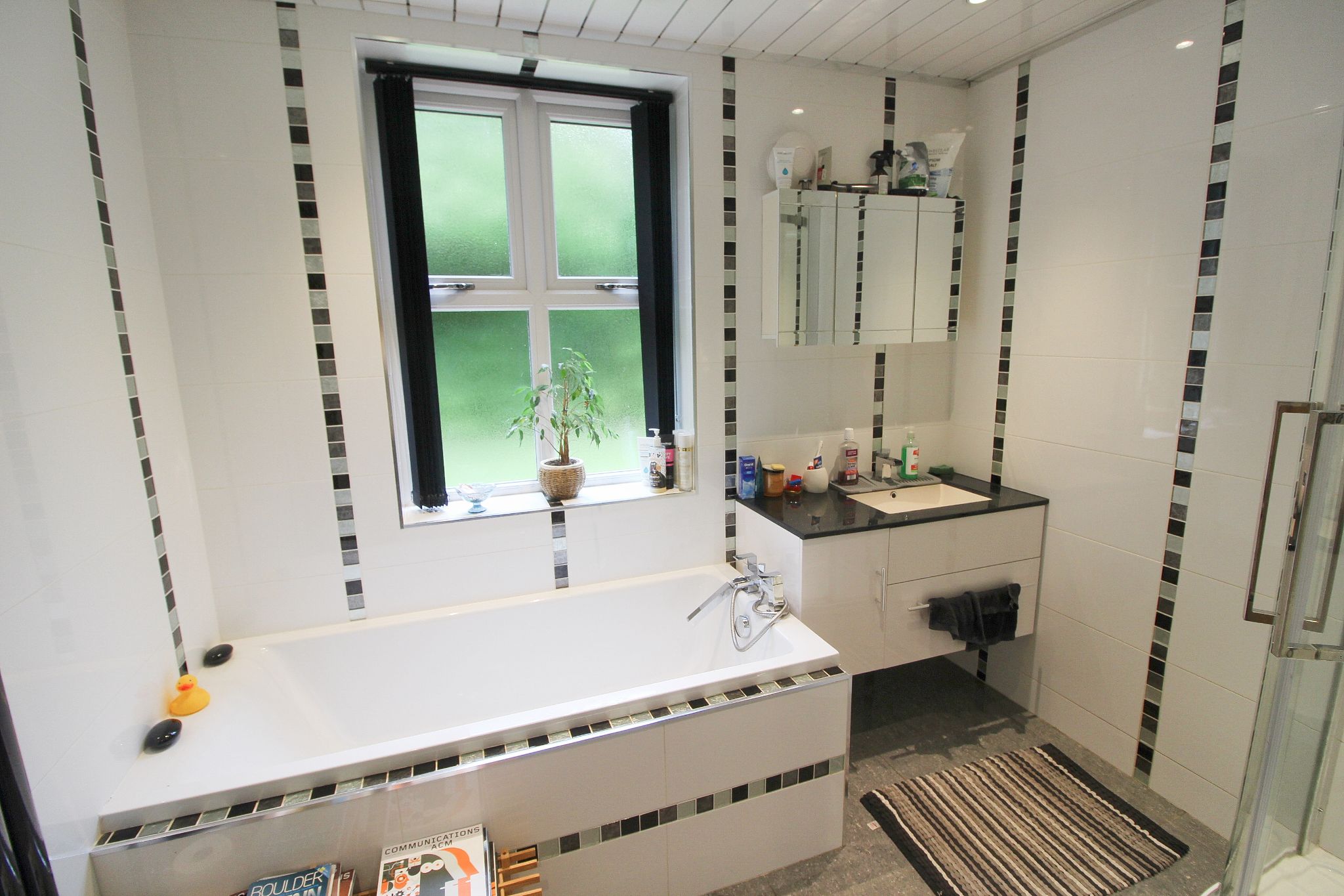 3 bedroom detached bungalow Let in Wigan - Photograph 19.