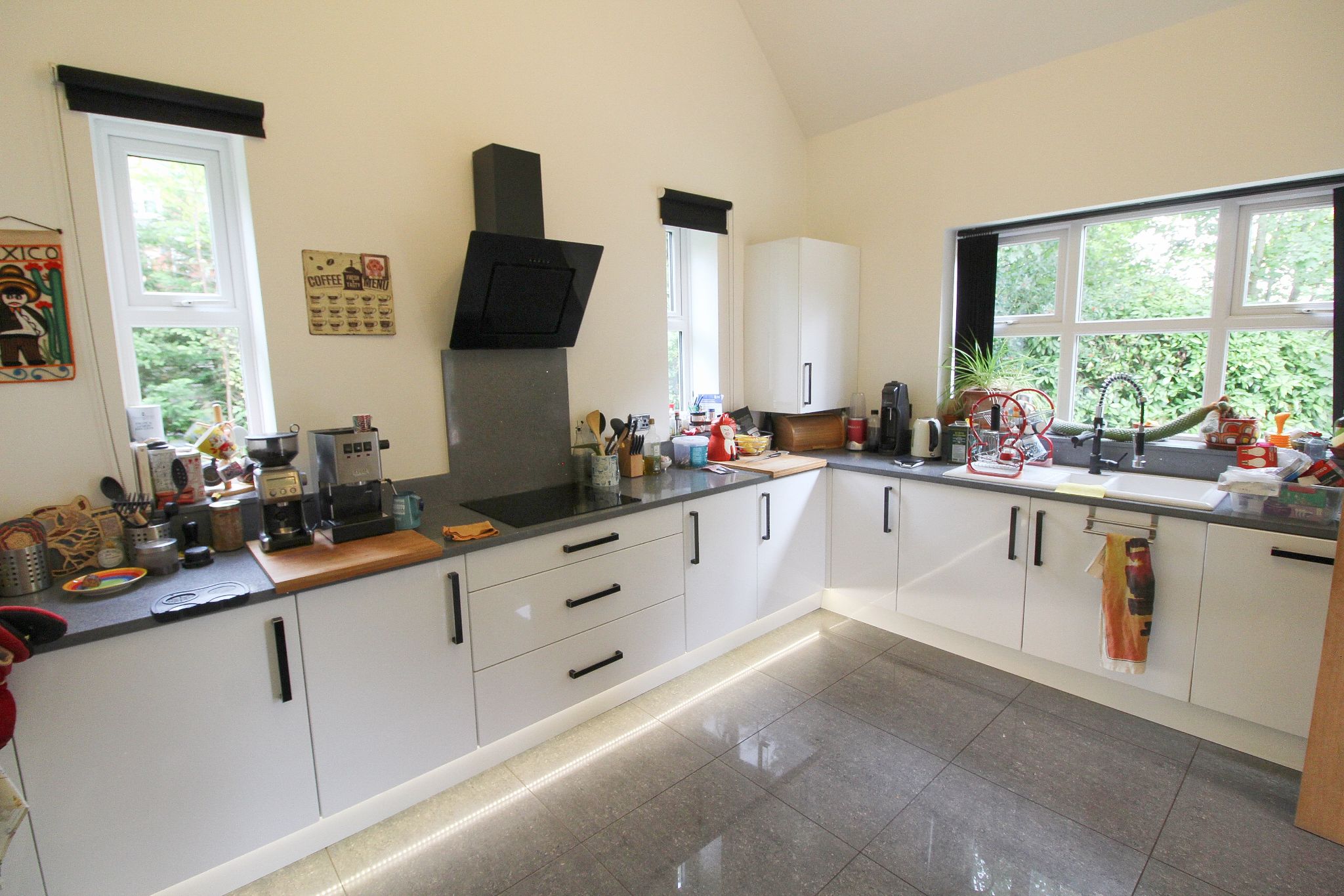 3 bedroom detached bungalow Let in Wigan - Photograph 9.