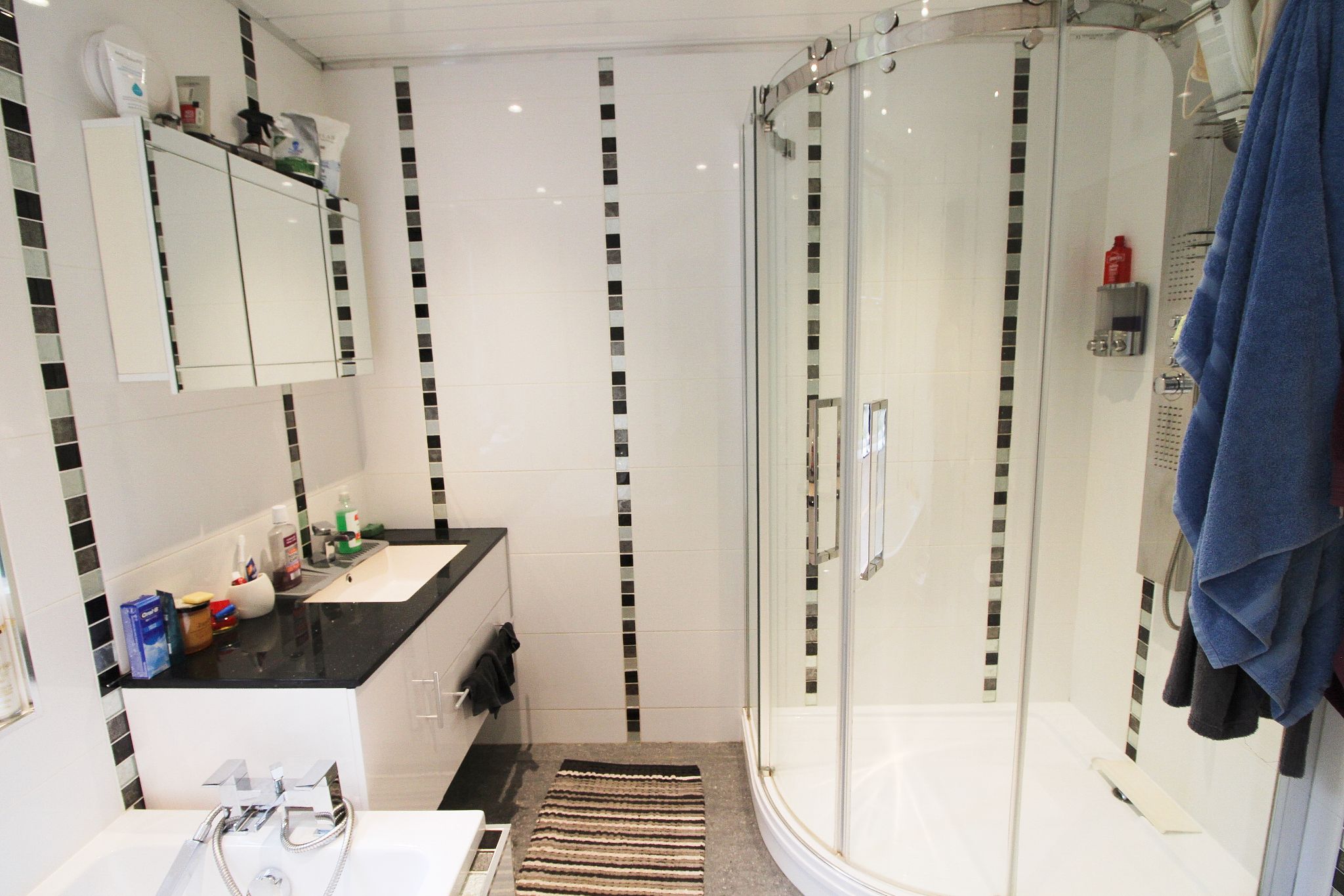 3 bedroom detached bungalow Let in Wigan - Photograph 20.