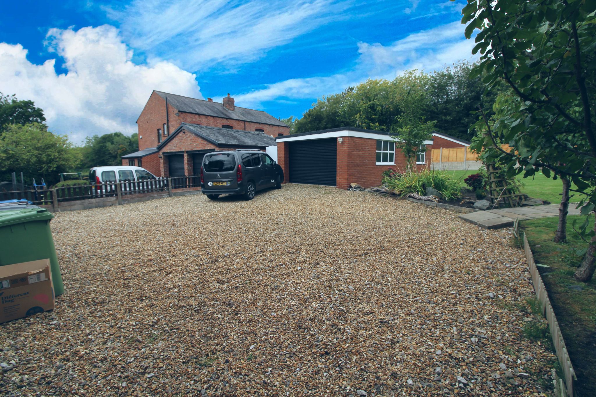 3 bedroom detached bungalow Let in Wigan - Photograph 26.