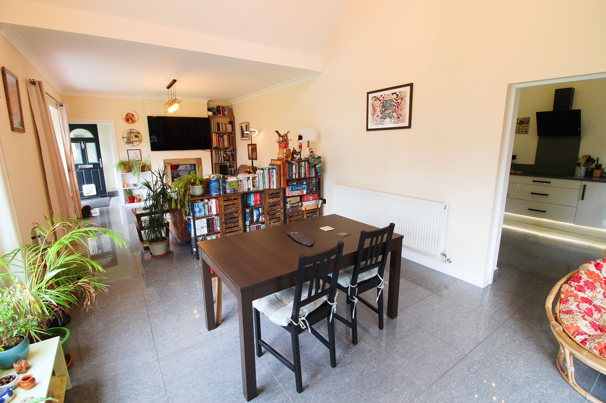 3 bedroom detached bungalow Let in Wigan - Photograph 3.