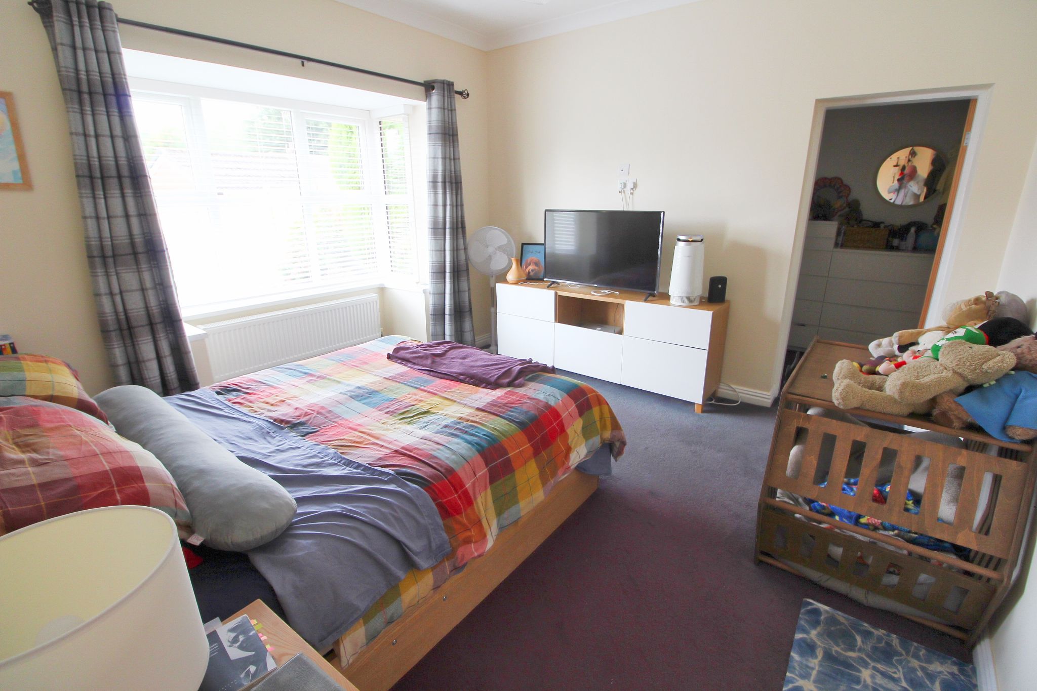 3 bedroom detached bungalow Let in Wigan - Photograph 12.
