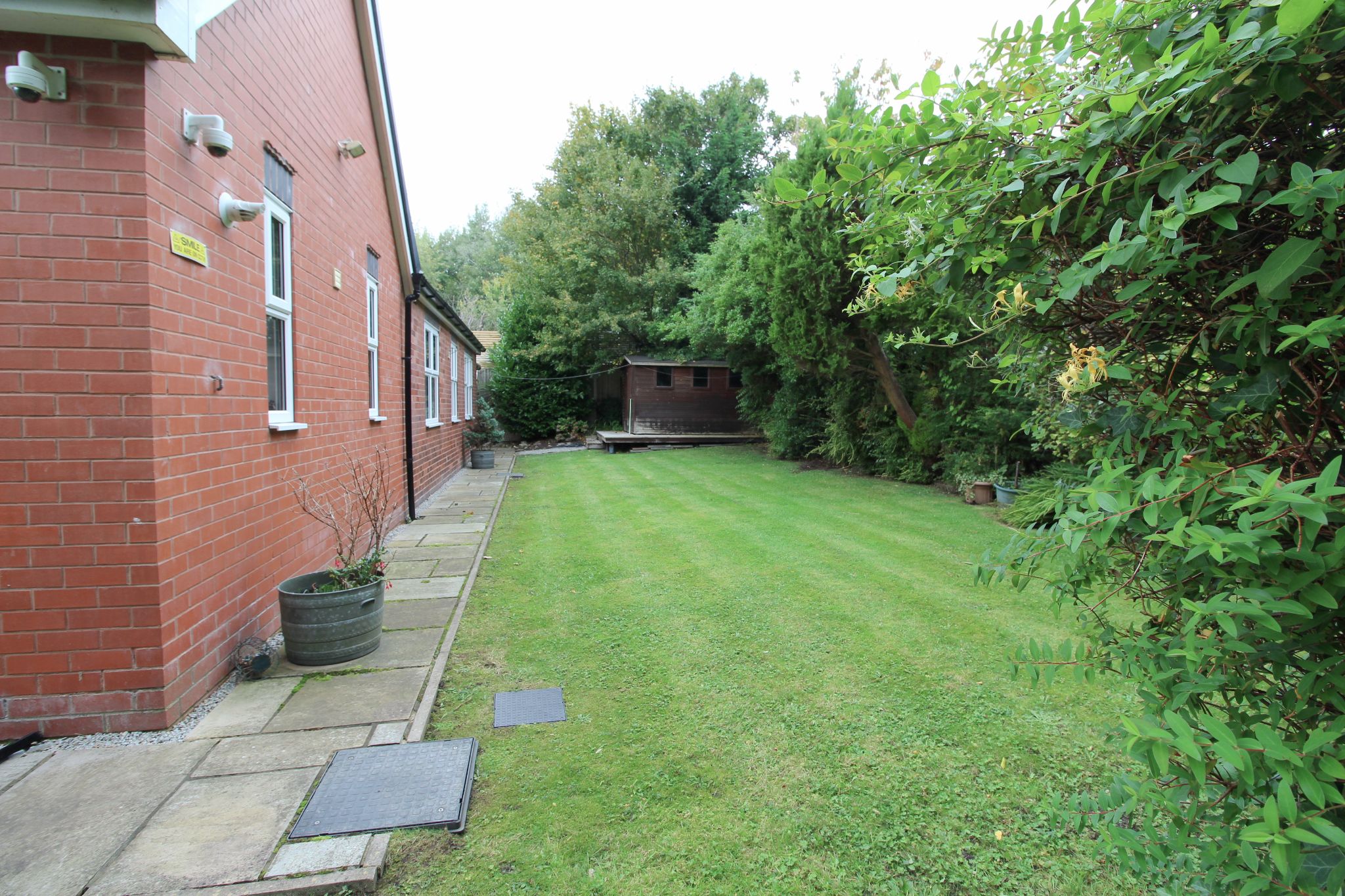 3 bedroom detached bungalow Let in Wigan - Photograph 30.