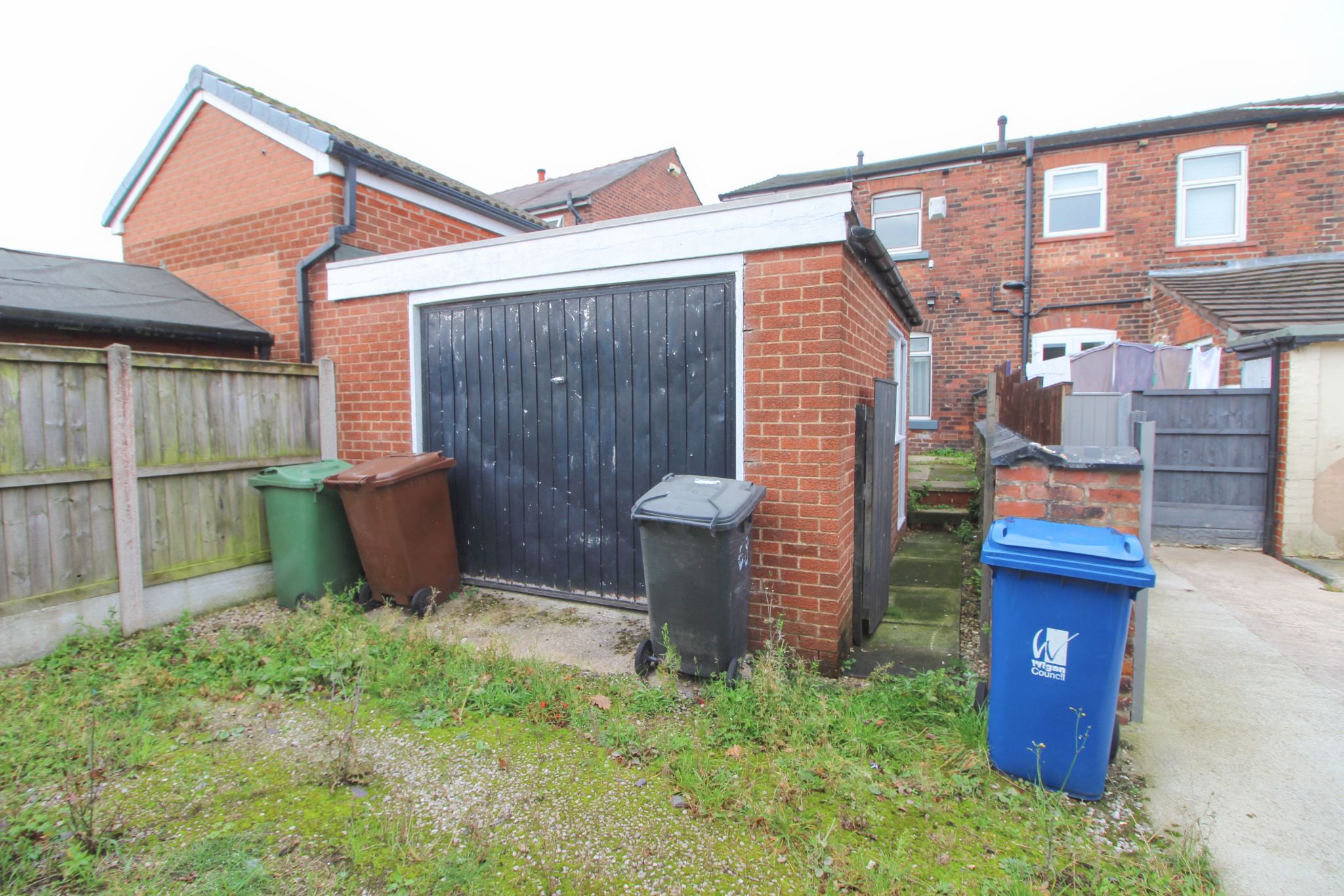 2 bedroom end terraced house Let in Wigan - Photograph 14.