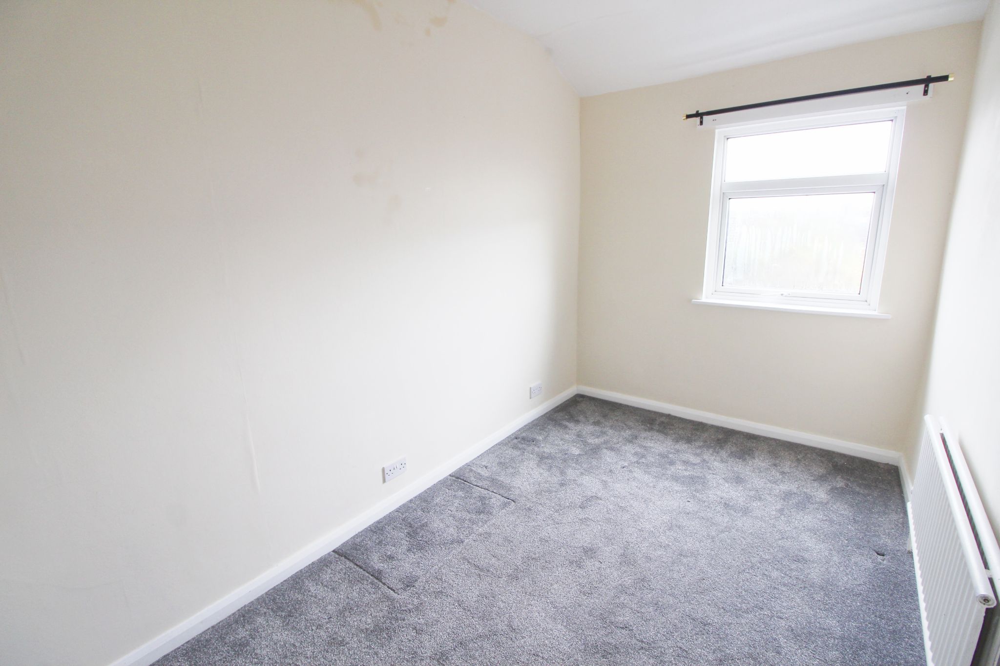 2 bedroom end terraced house Let in Wigan - Photograph 12.