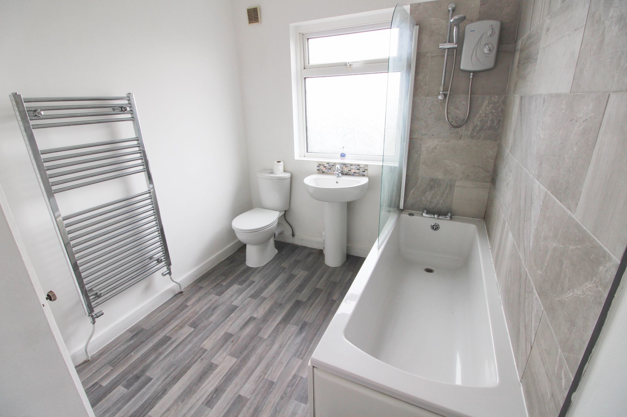 2 bedroom end terraced house Let in Wigan - Photograph 13.