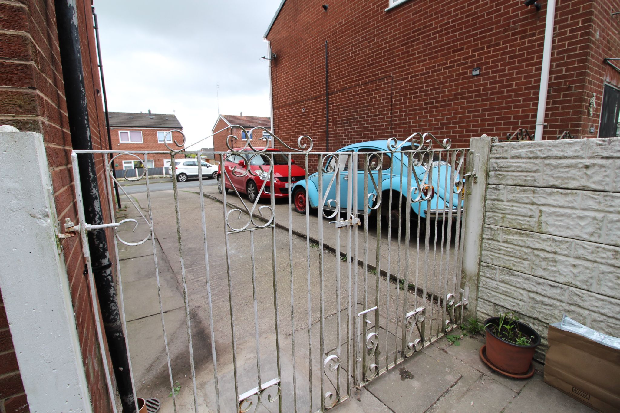 3 bedroom semi-detached house Let Agreed in Wigan - Photograph 26.