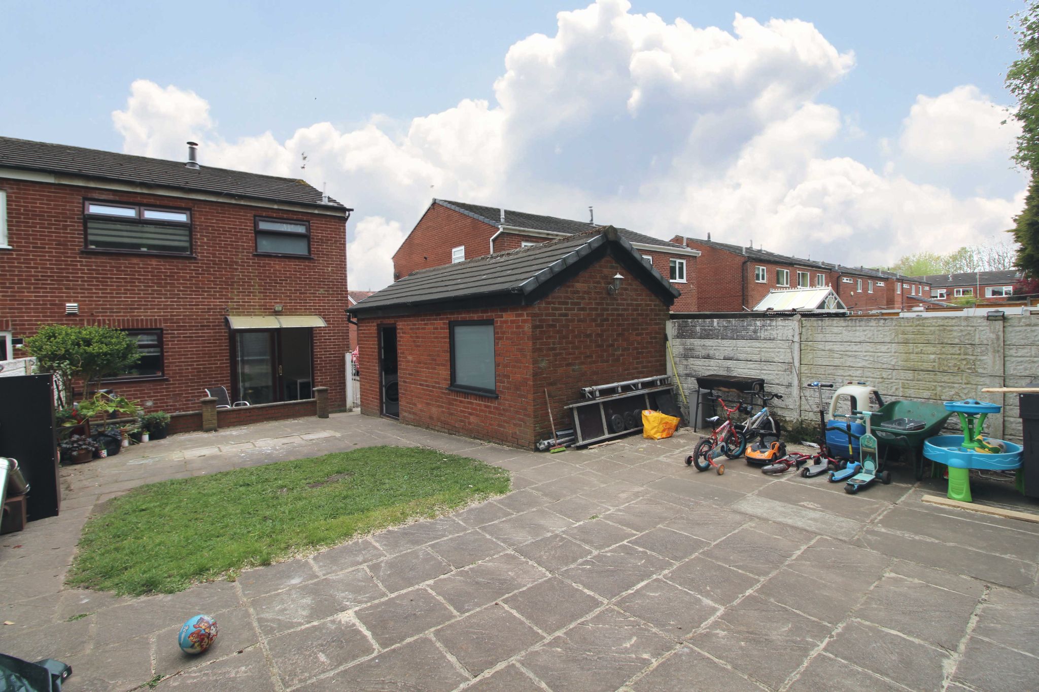 3 bedroom semi-detached house Let Agreed in Wigan - Photograph 25.