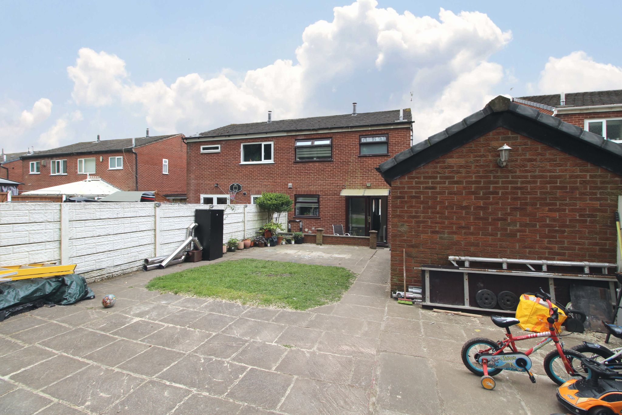 3 bedroom semi-detached house Let Agreed in Wigan - Photograph 24.