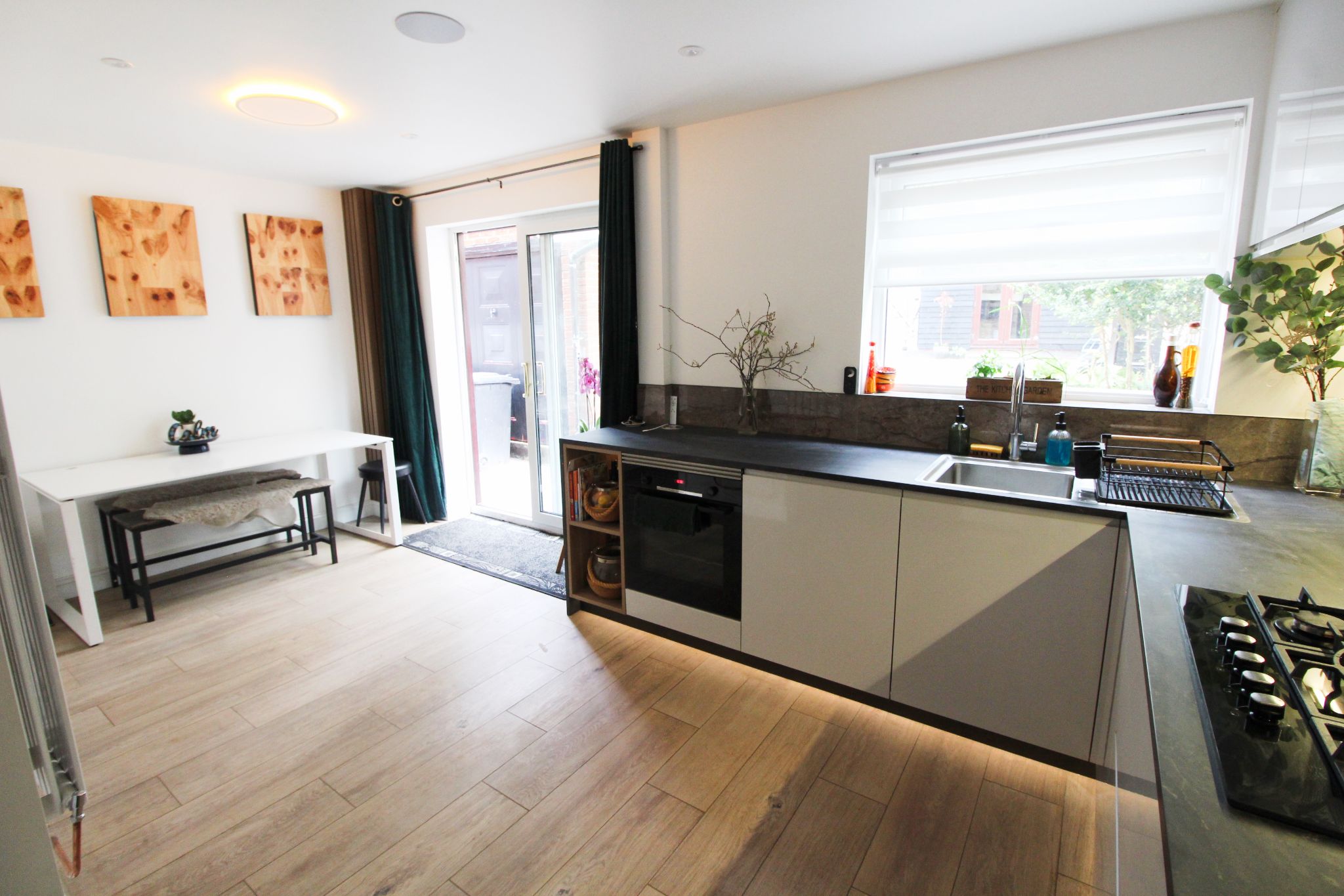 3 bedroom semi-detached house Let Agreed in Wigan - Photograph 13.