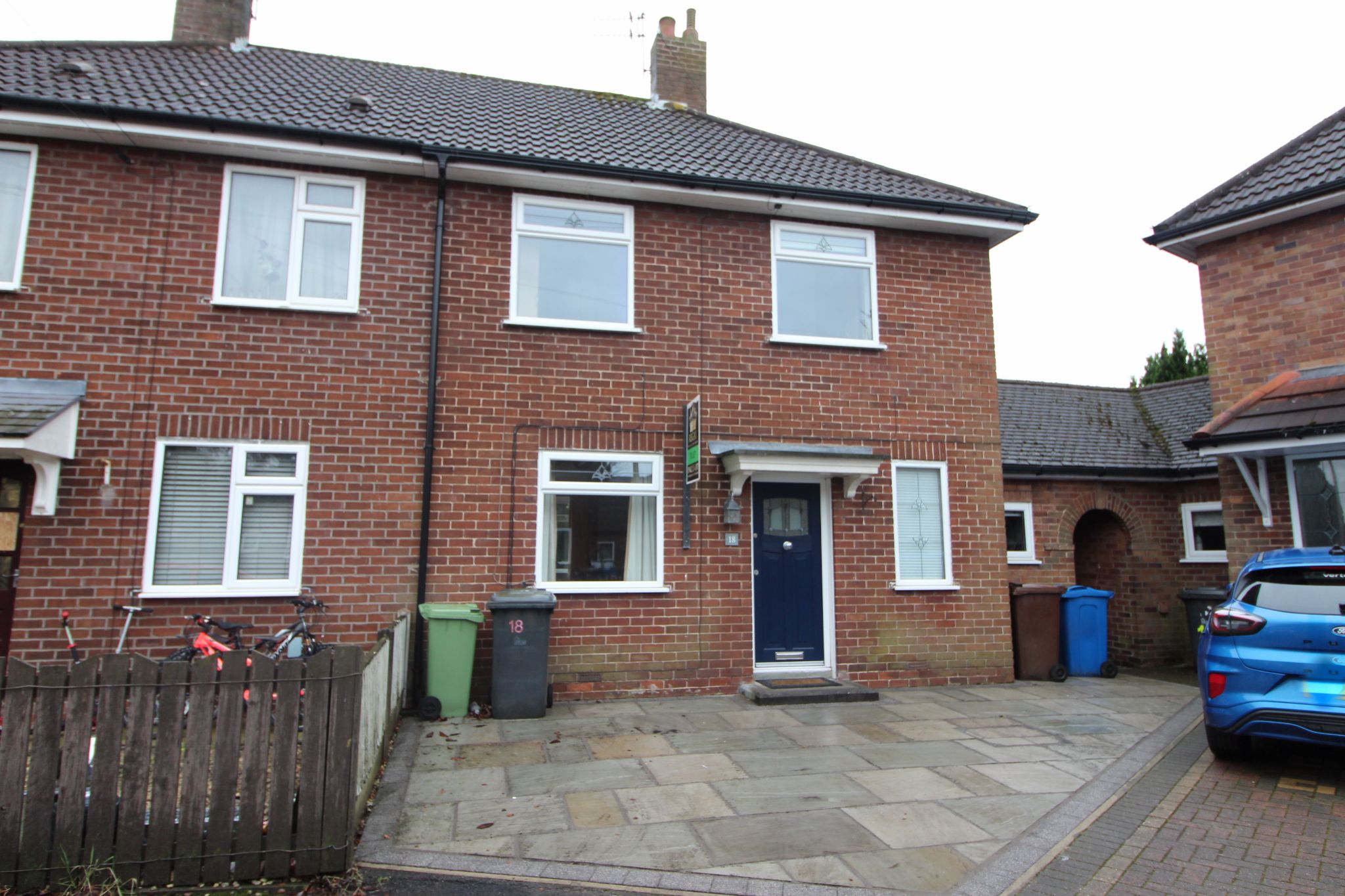 2 bedroom semi-detached house Let in Wigan - Photograph 1.
