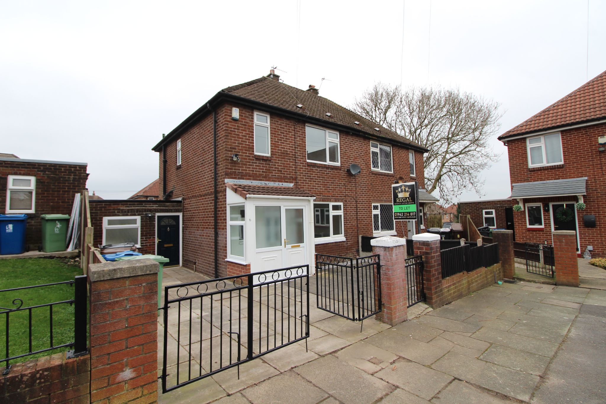 2 bedroom semi-detached house Let in Wigan - Photograph 1.