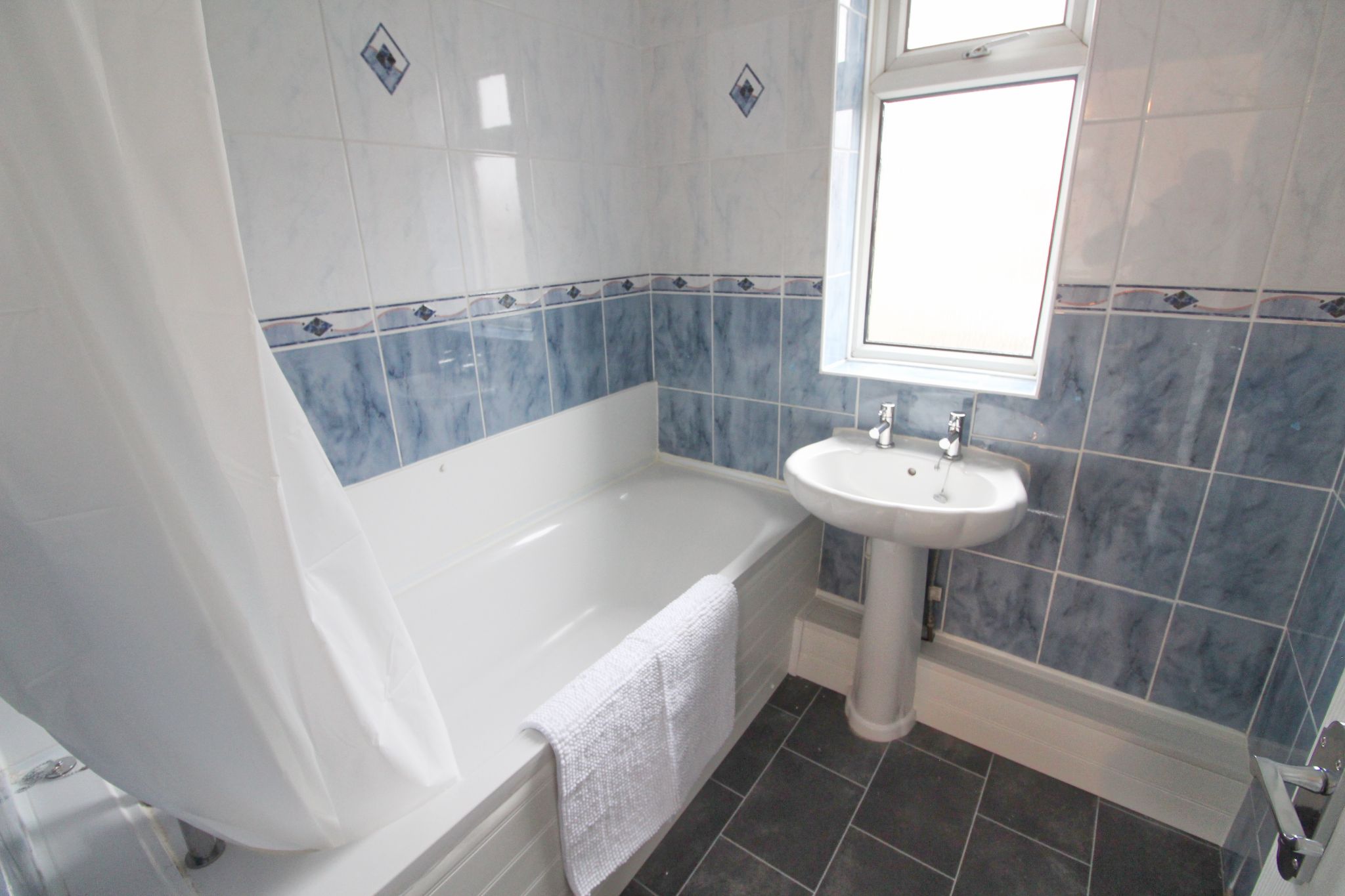 2 bedroom semi-detached house Let in Wigan - Photograph 12.